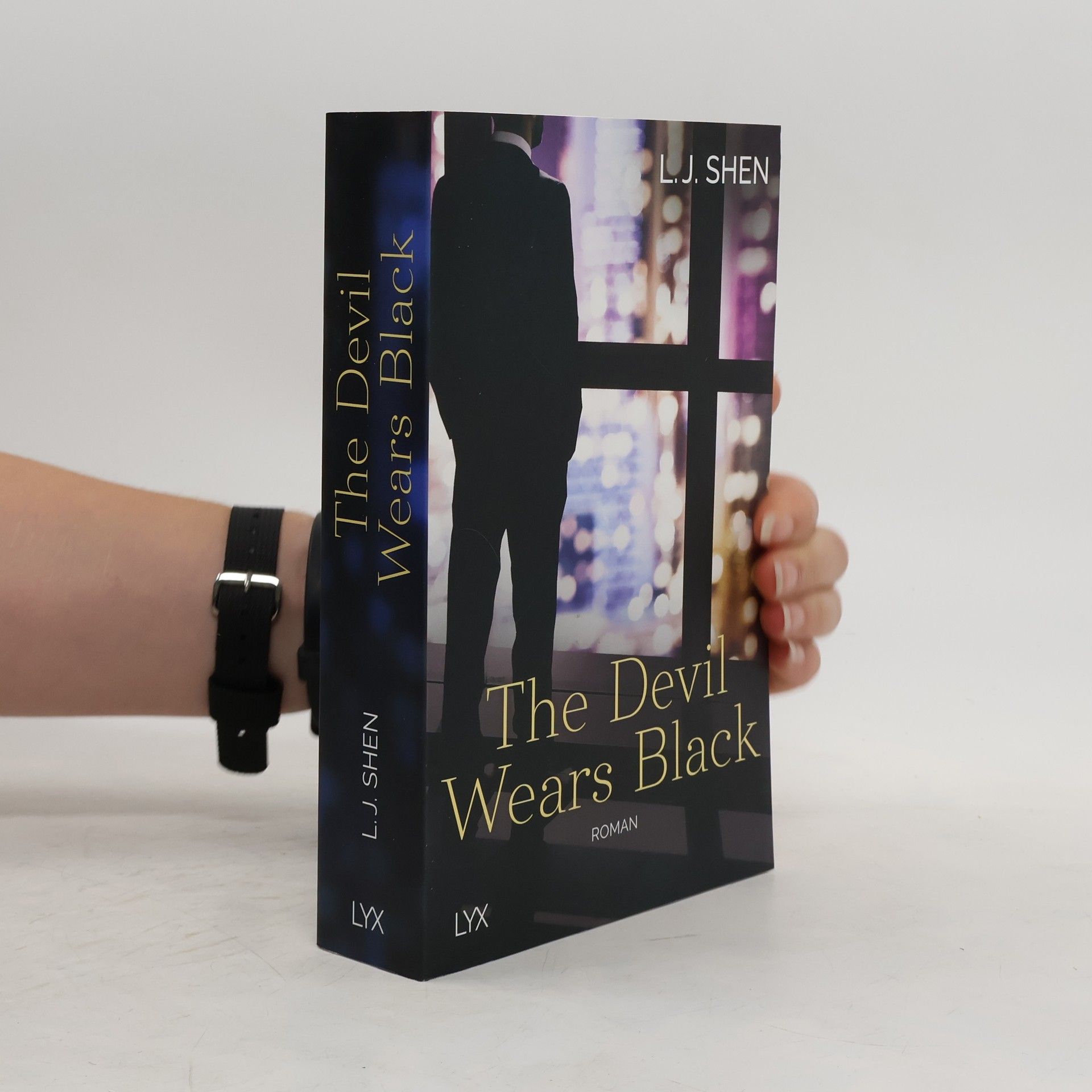L. J. Shen The devil wears black