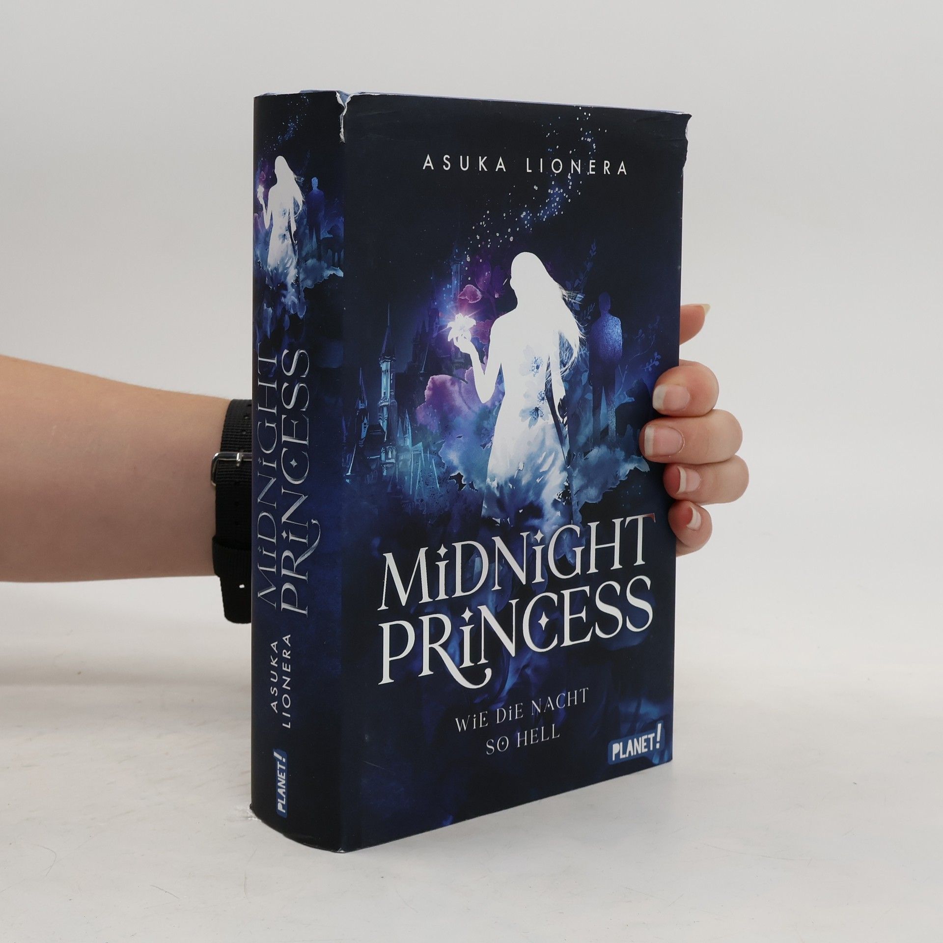 Asuka Lionera Midnight Princess.  Wie die Nacht so hell