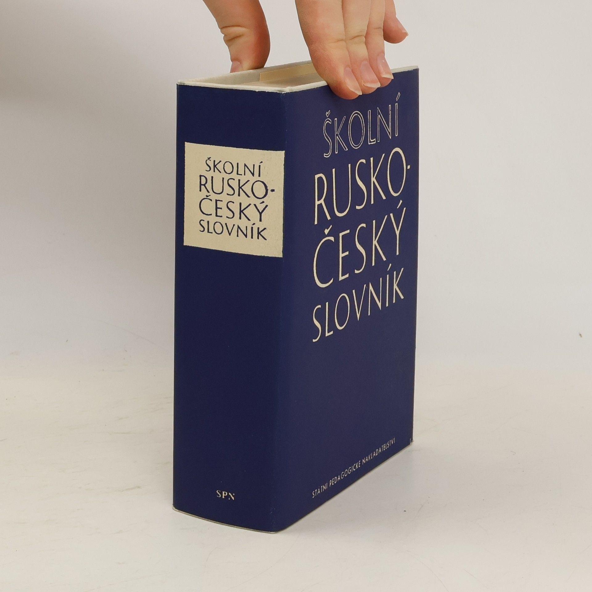 Autorenkollektiv Školní rusko-český slovník