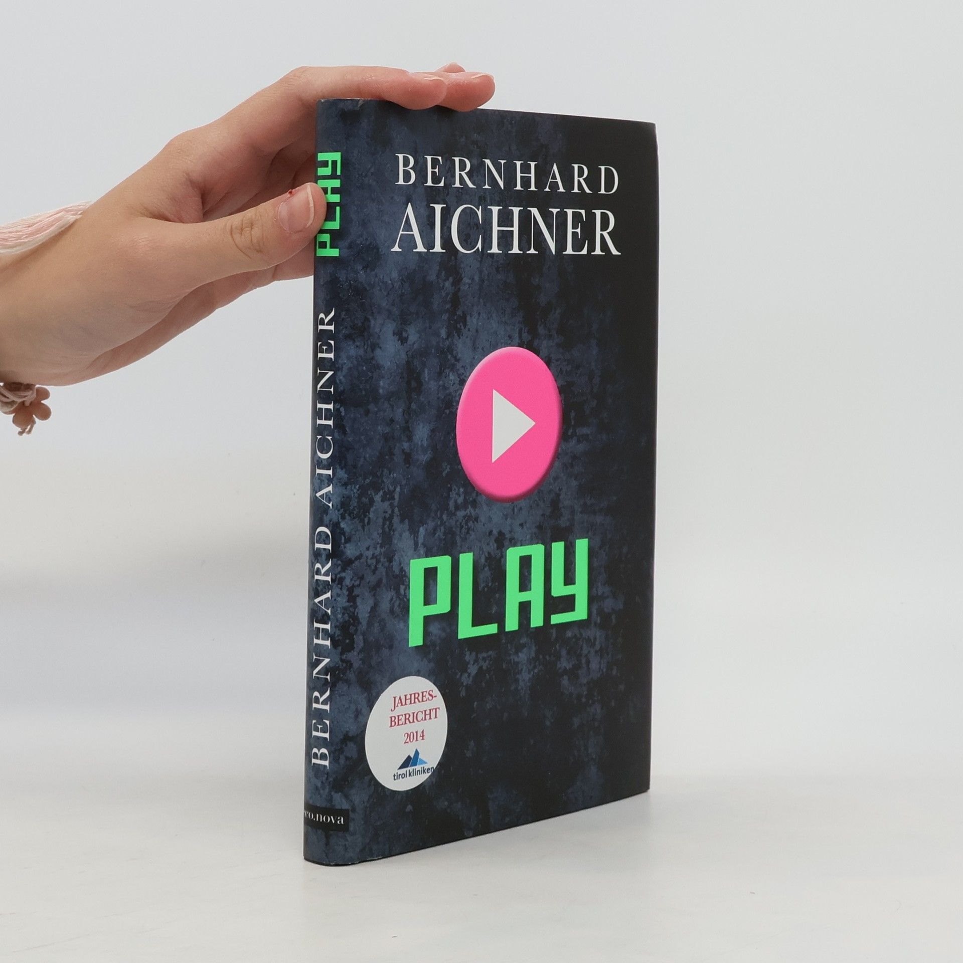 Bernhard Aichner Play