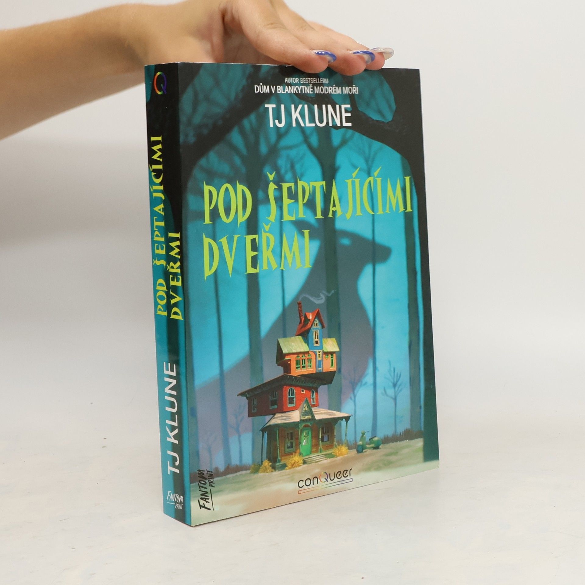 T. J. Klune Pod šeptajícími dveřmi