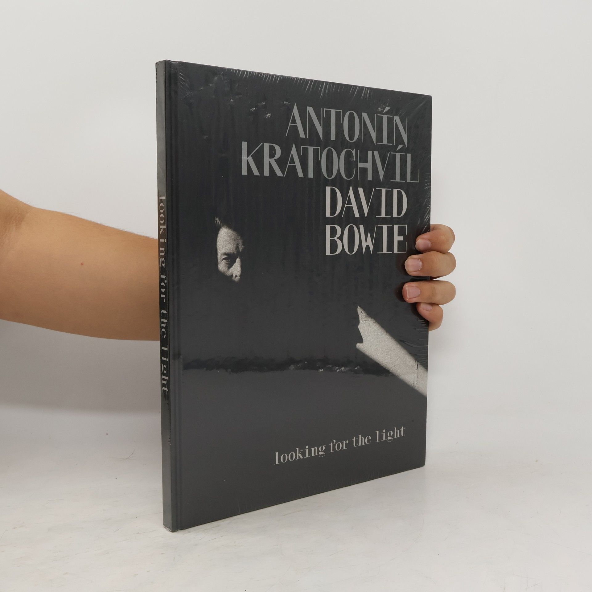 Antonín Kratochvil Antonín Kratochvíl - David Bowie. Looking for the Light