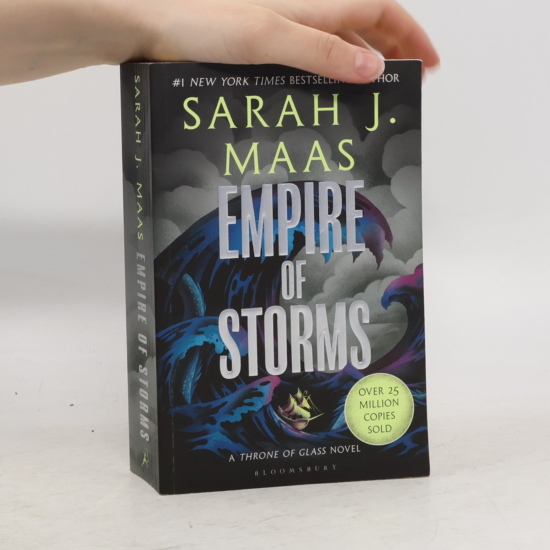 Sarah J. Maasová Empire of storms