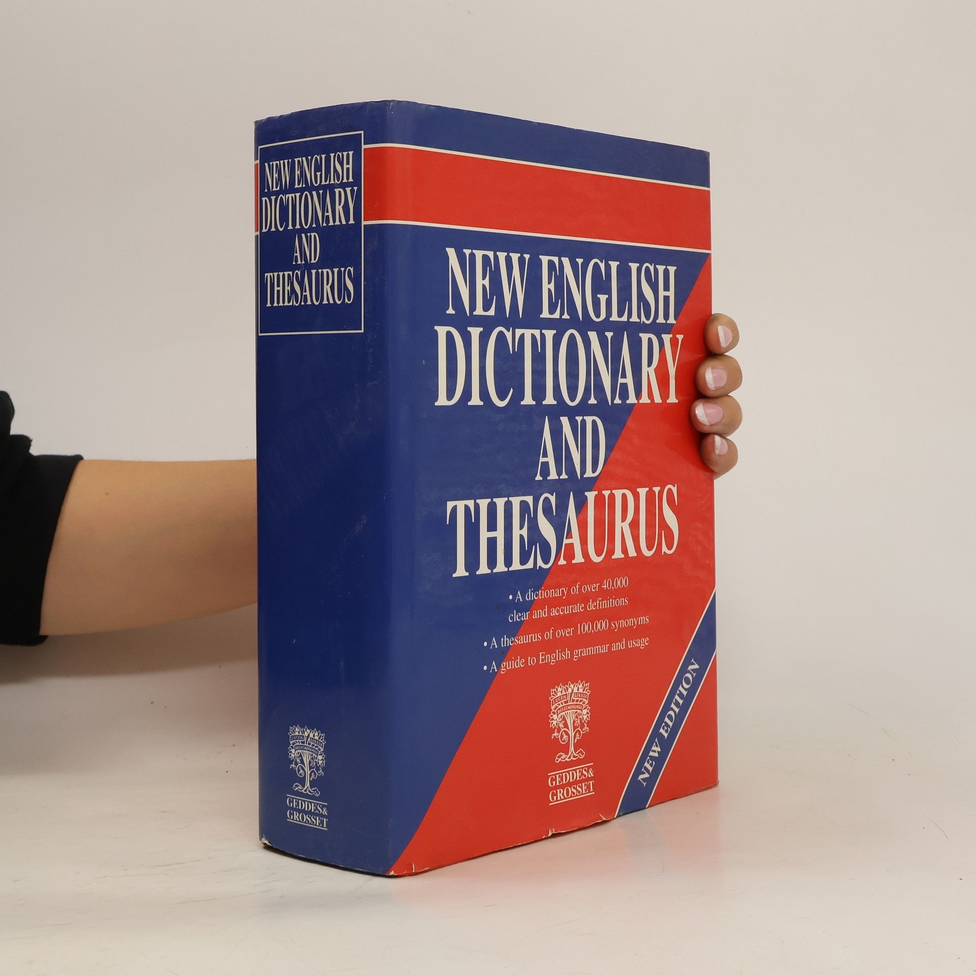 Collectif d'auteurs New English dictionary and thesaurus