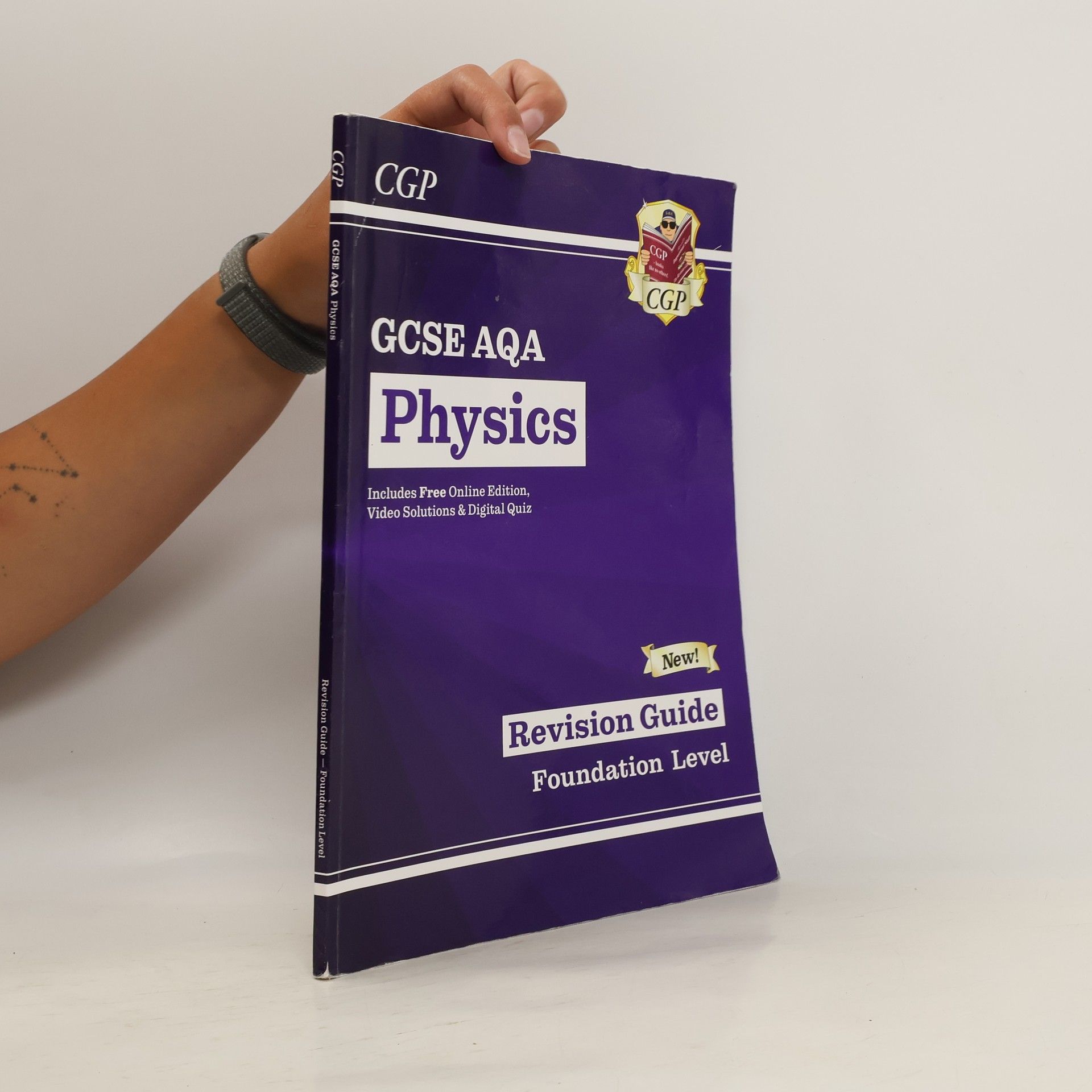 CGP Books New Grade 9-1 GCSE Physics: AQA Revision Guide with Online Edition - Foundation