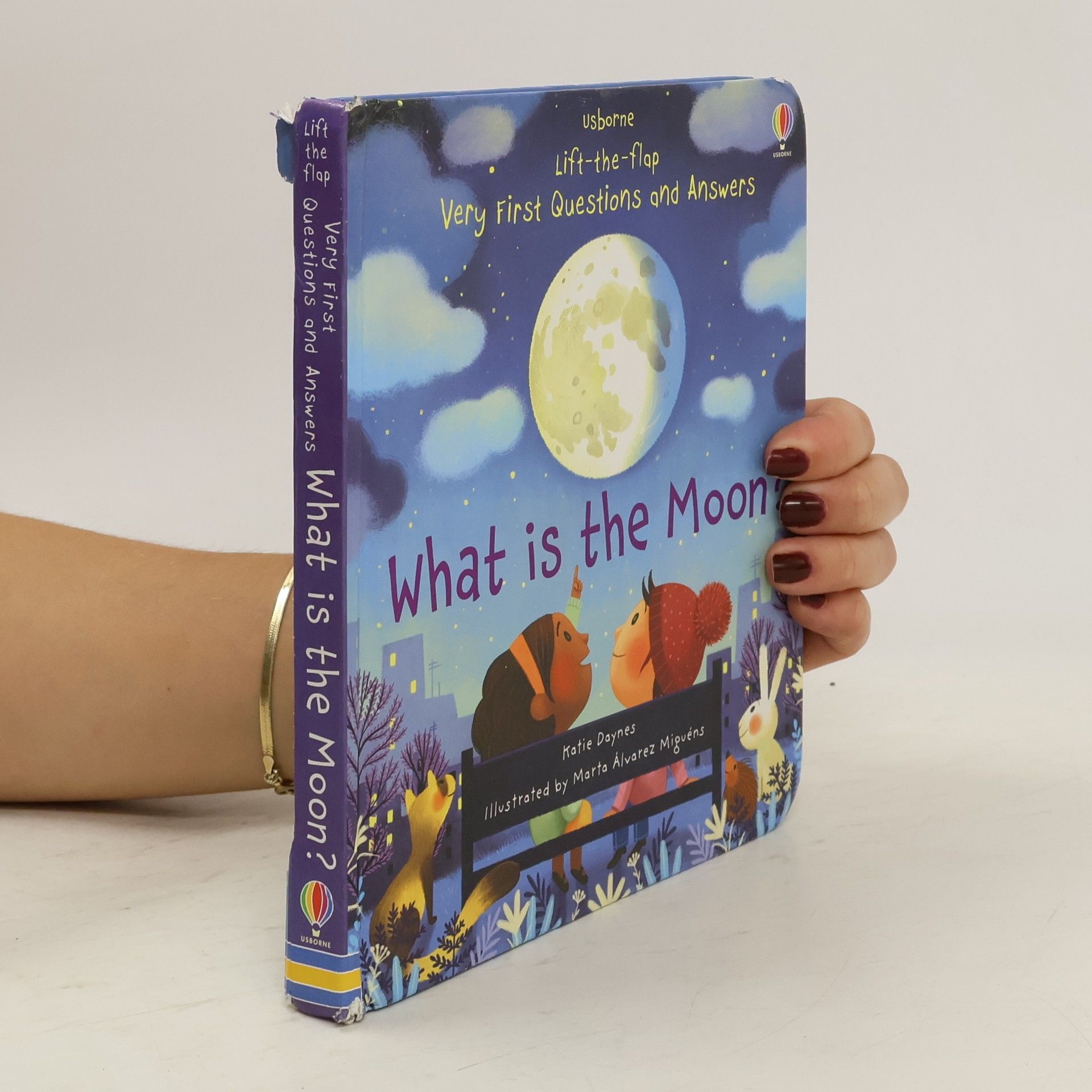 Daynes Katie. Very First Questions and Answers What is the Moon?