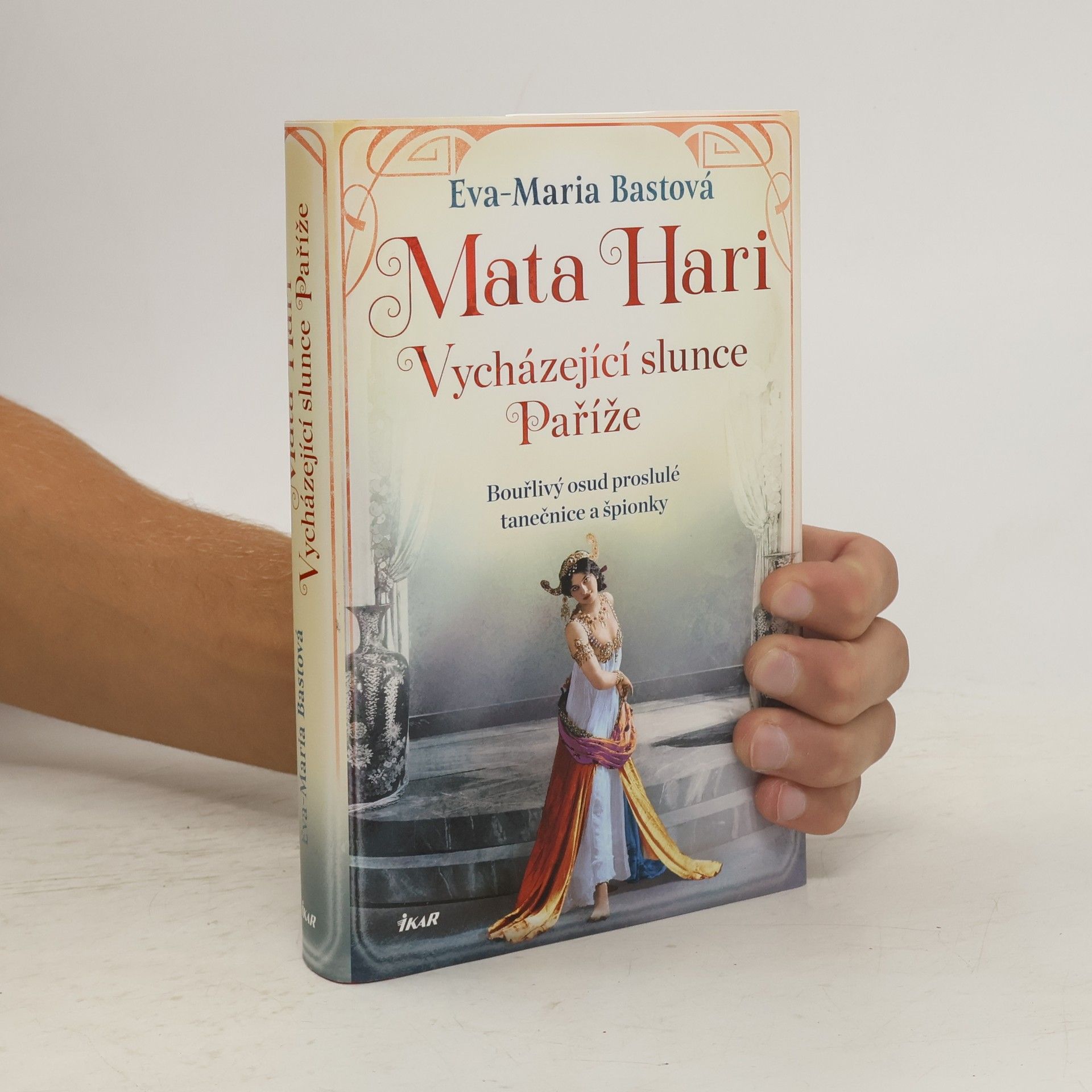 Eva-Maria Bast Mata Hari. vycházející slunce Paříže
