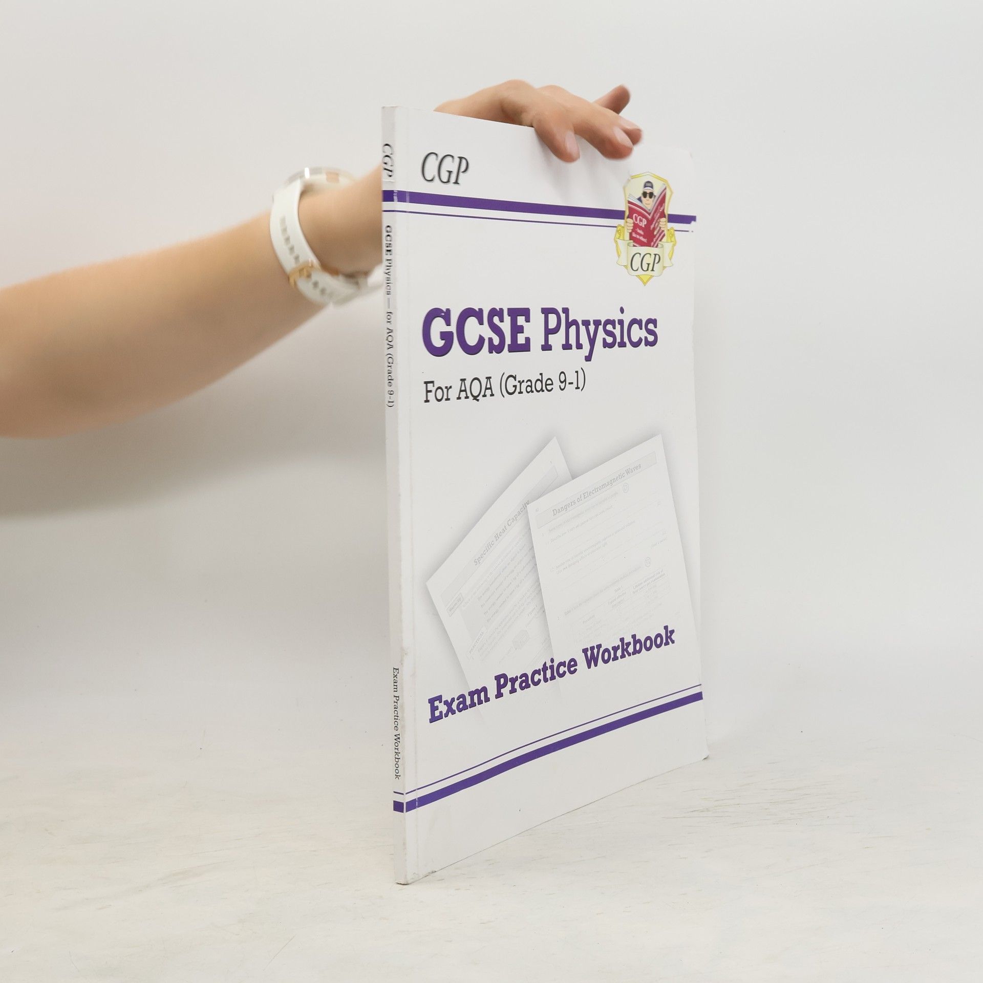 CGP Books New Grade 9-1 GCSE Physics: AQA Exam Practice Workbook