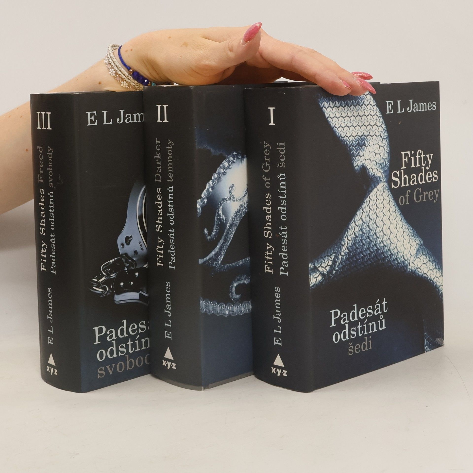 E. L. James Fifty Shades of Grey I.-III.