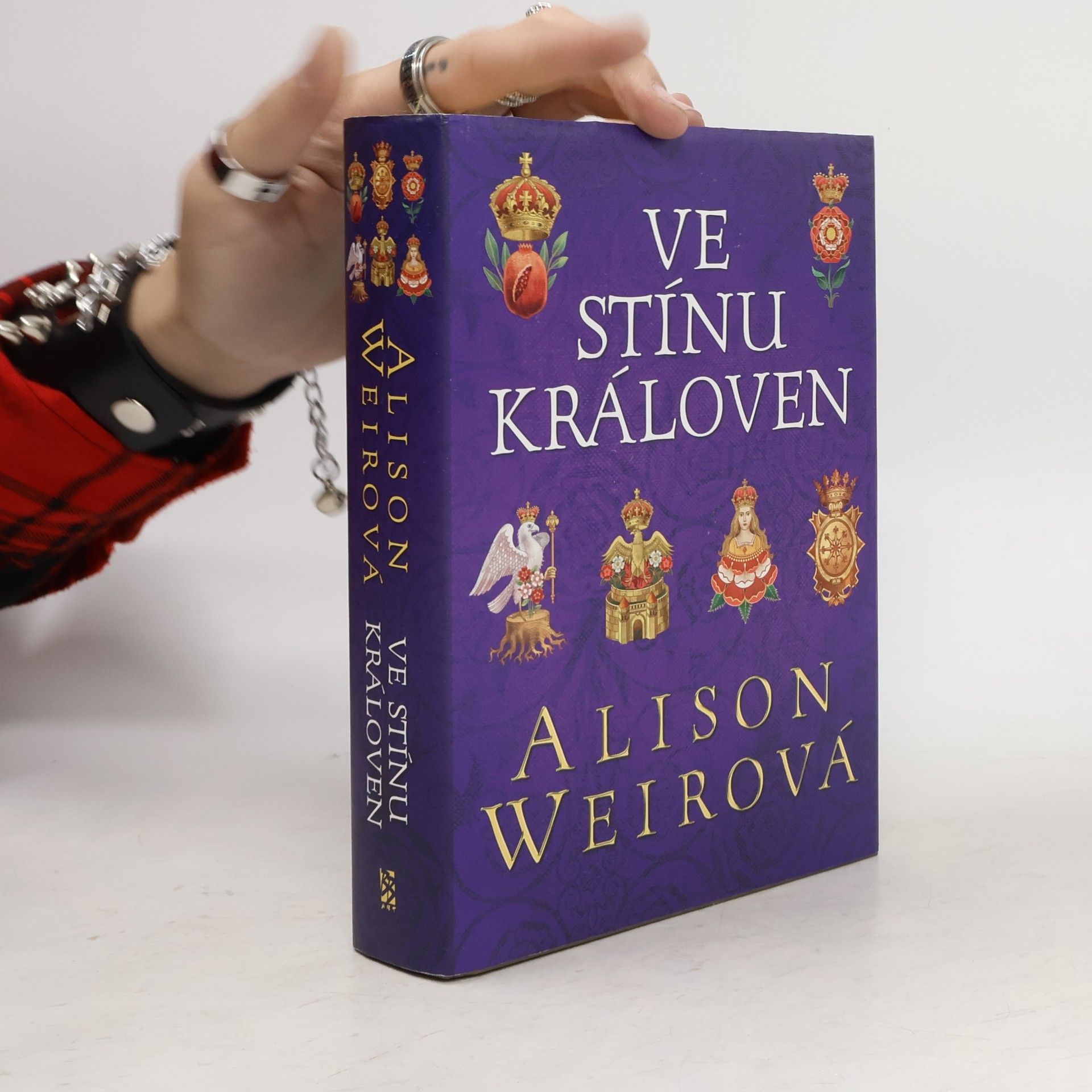 Alisom Weir Ve stínu královen