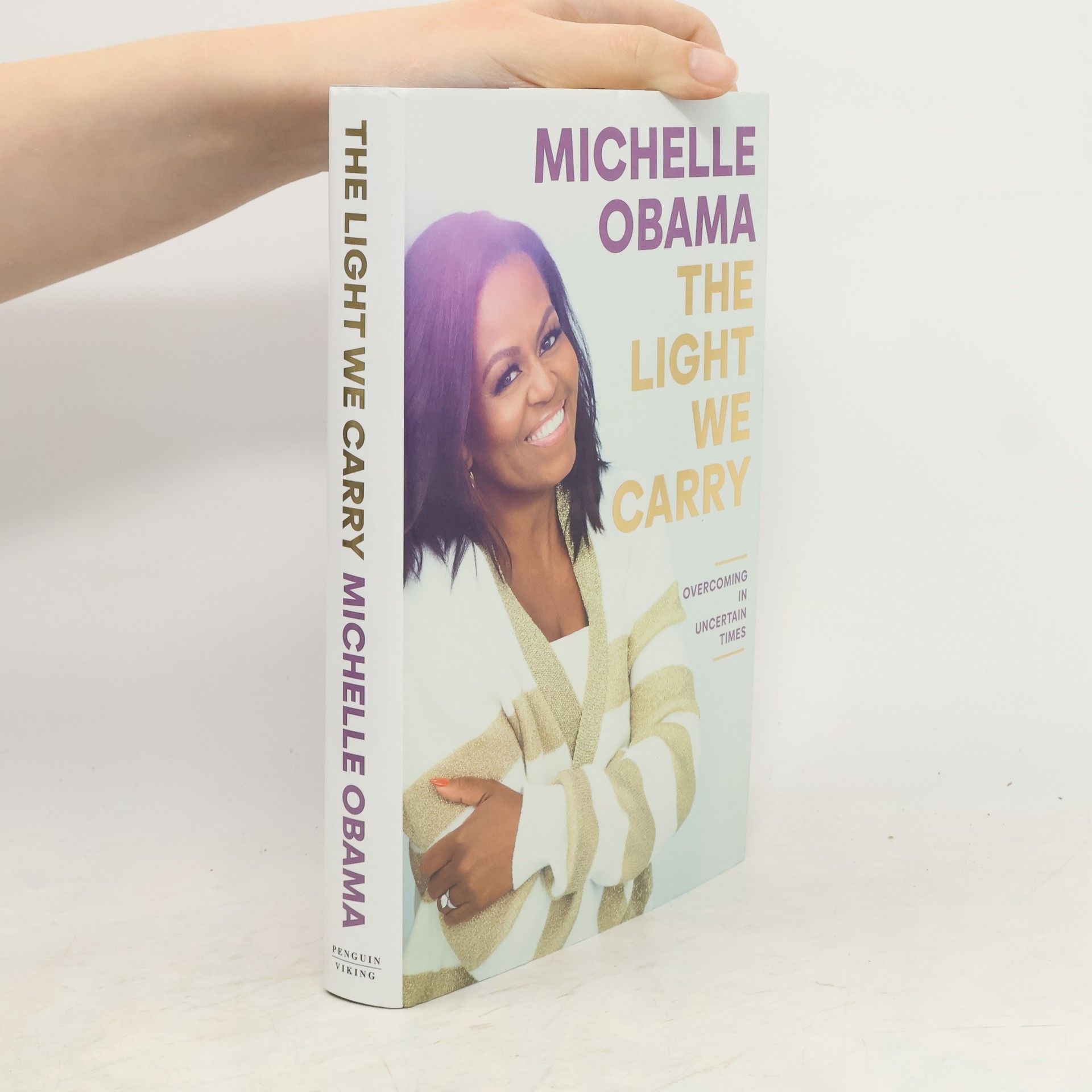 Michelle Obama The Light We Carry. Overcoming in Uncertain Times