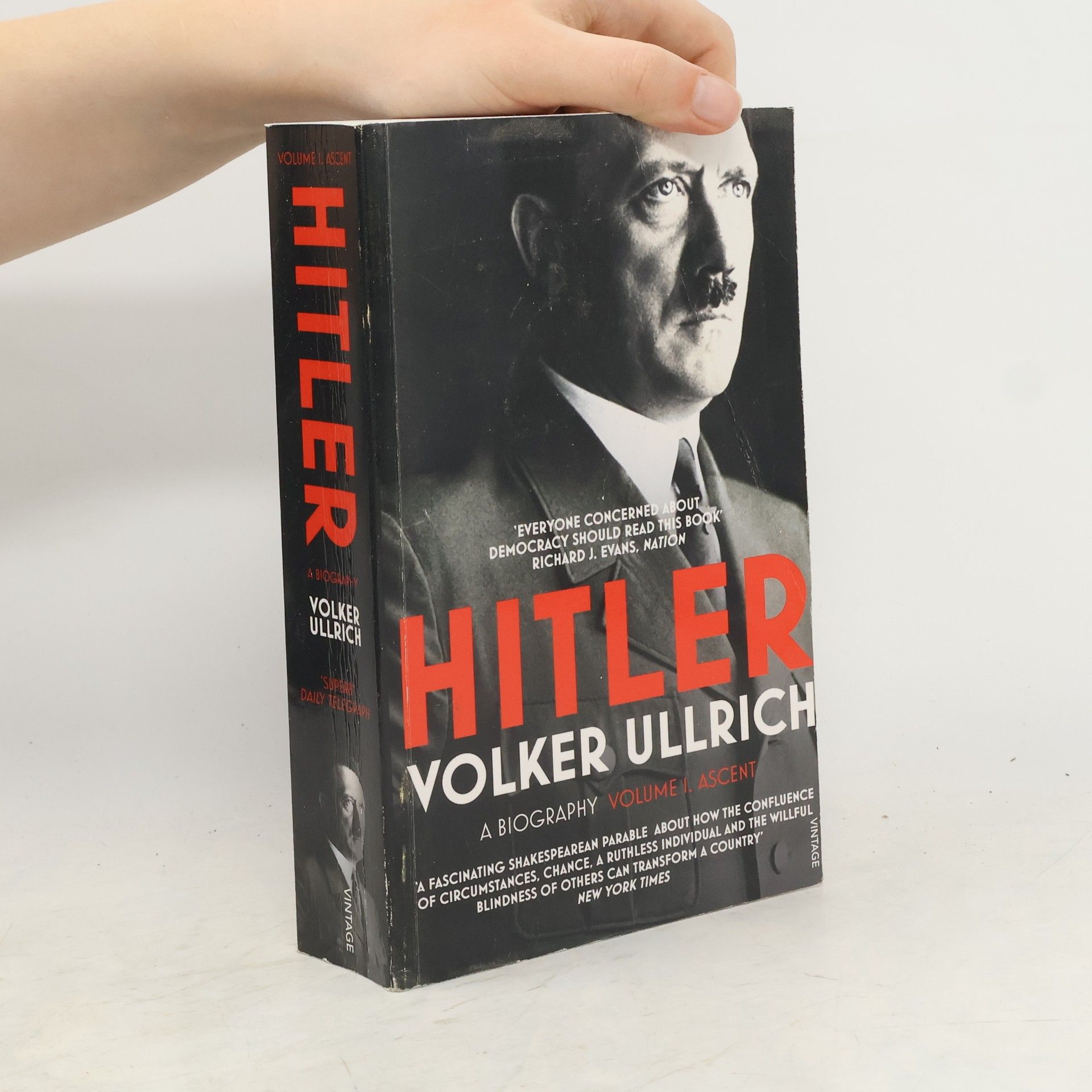 Volker Ullrich Hitler