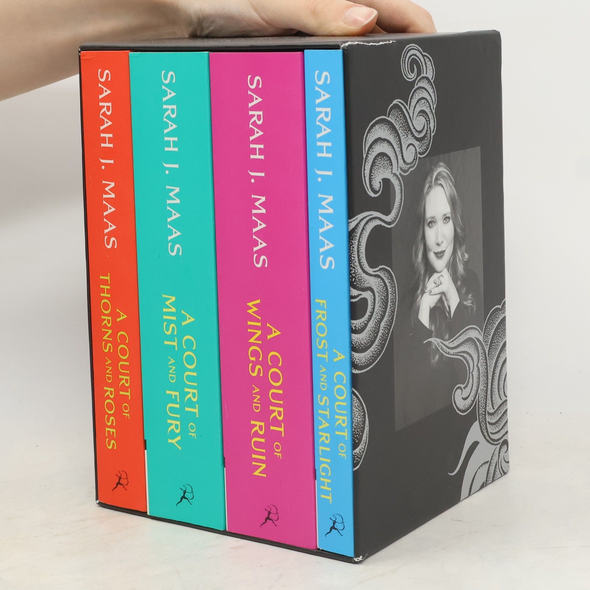 Sarah J. Maas A court of Thorns and Roses (1-4)