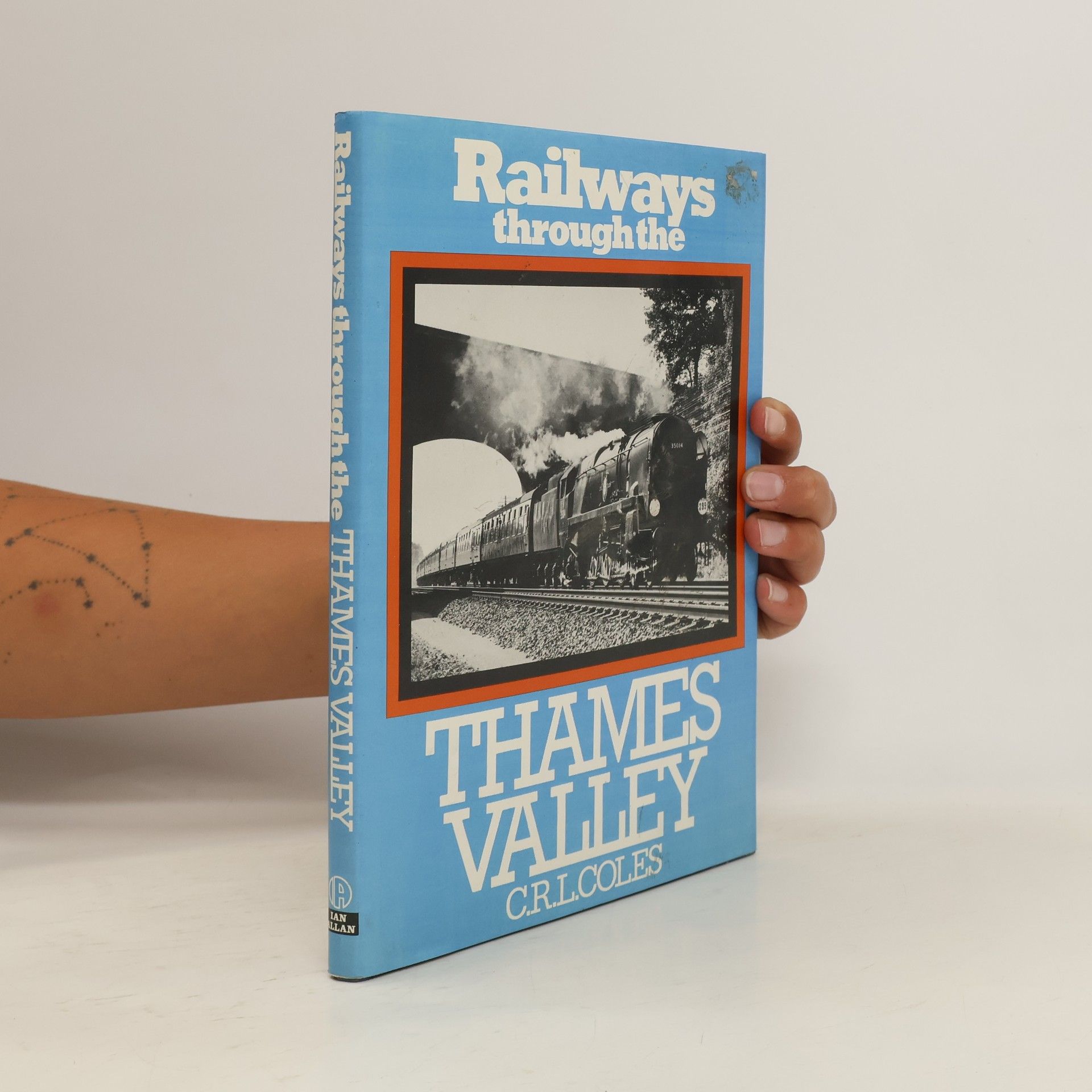 C. R. L. Coles Railways Through the Thames Valley