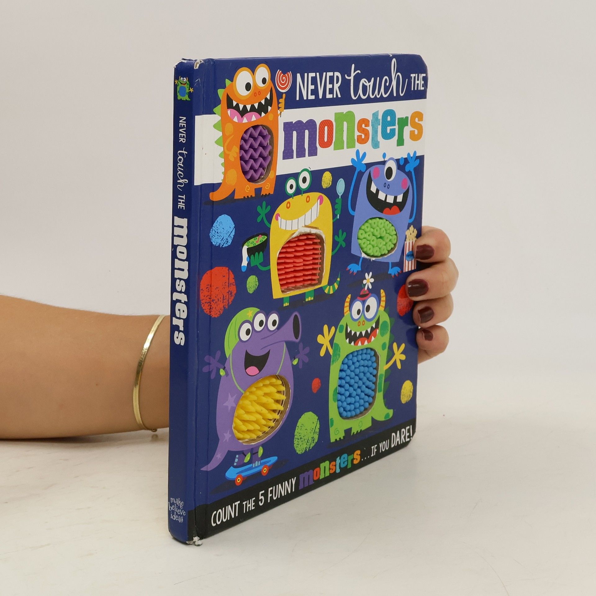 Autores varios Never Touch The Monsters