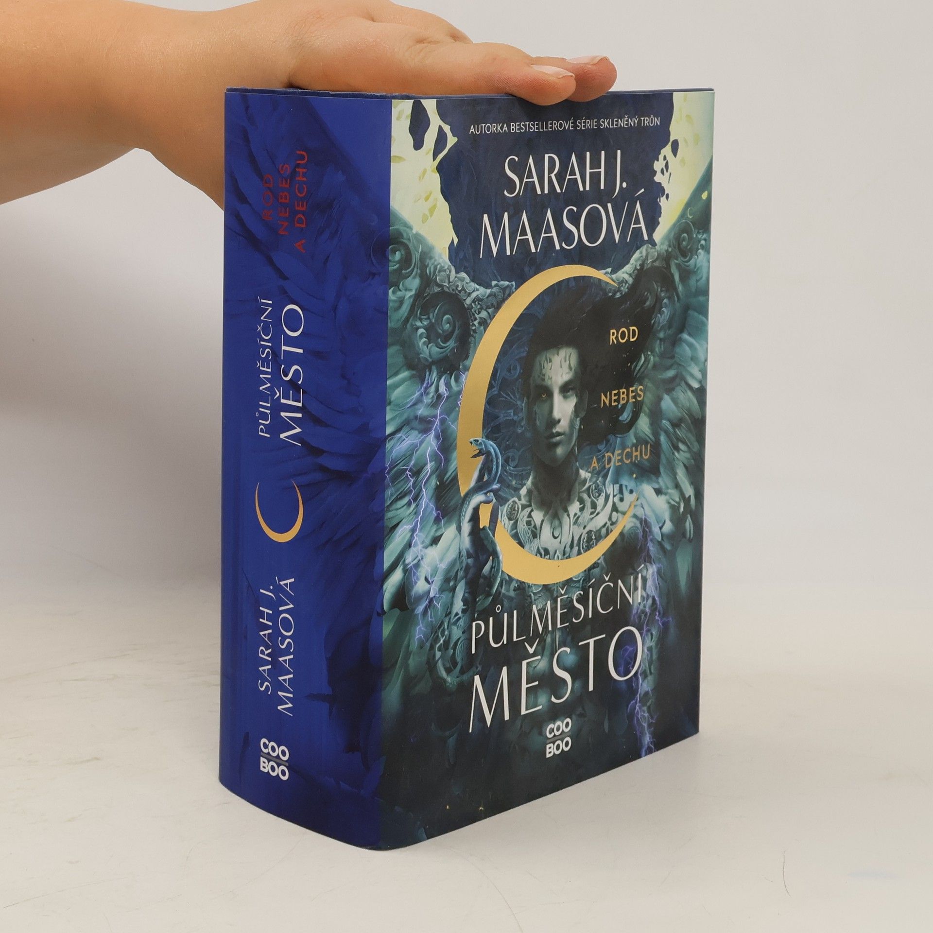 Sarah J. Maas Půlměsíční město. Rod nebes a dechu