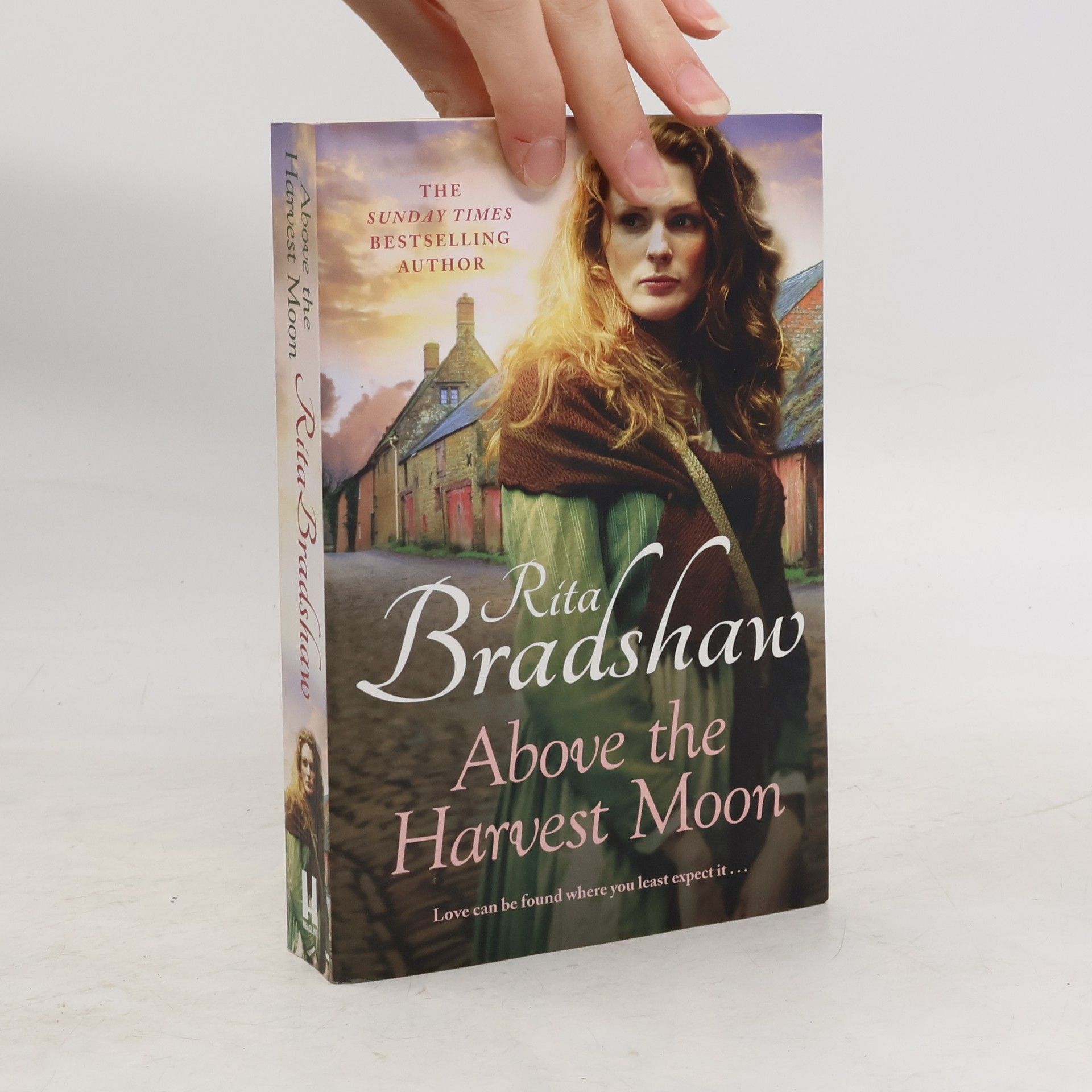 Rita Bradshaw Above The Harvest Moon