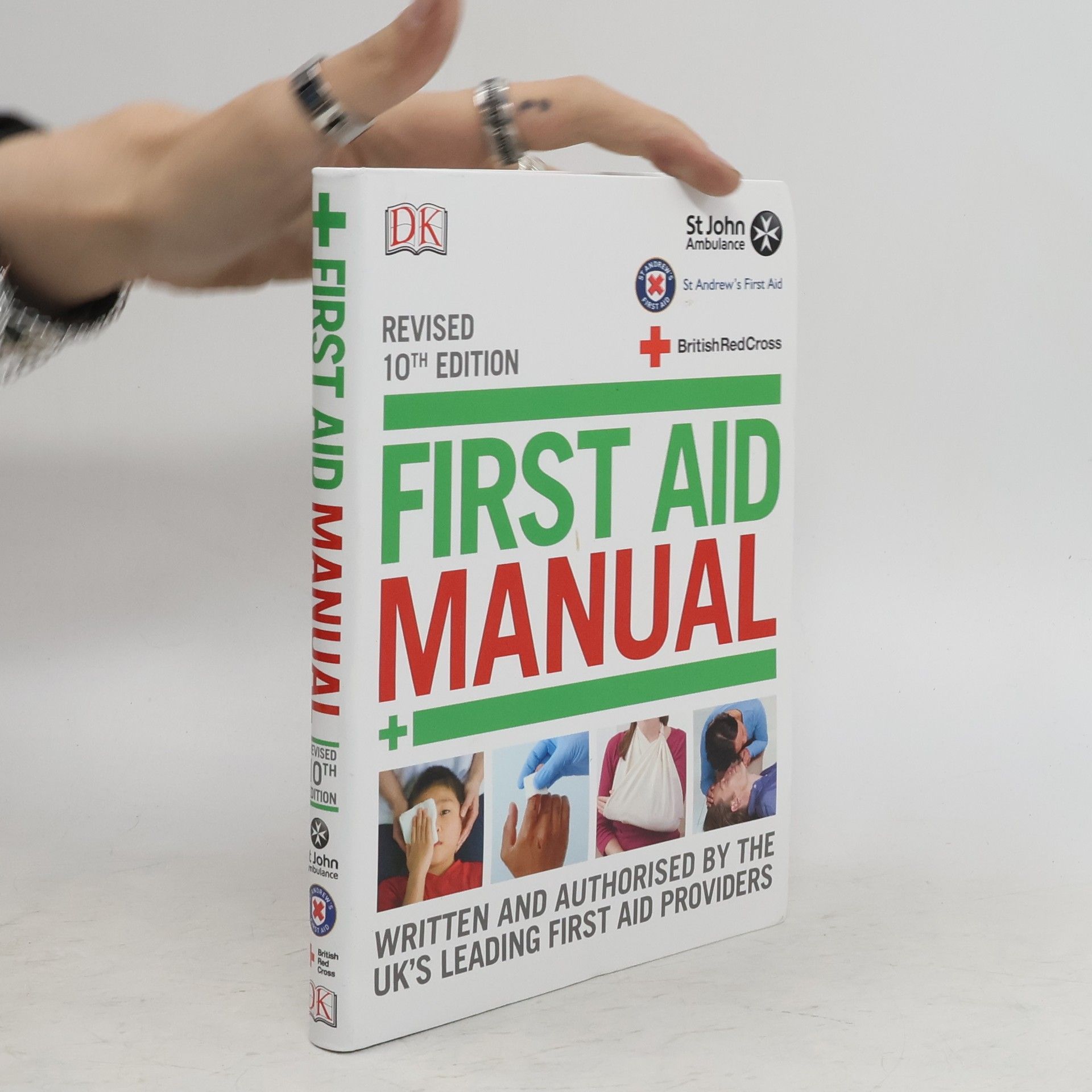 Autores varios First aid manual