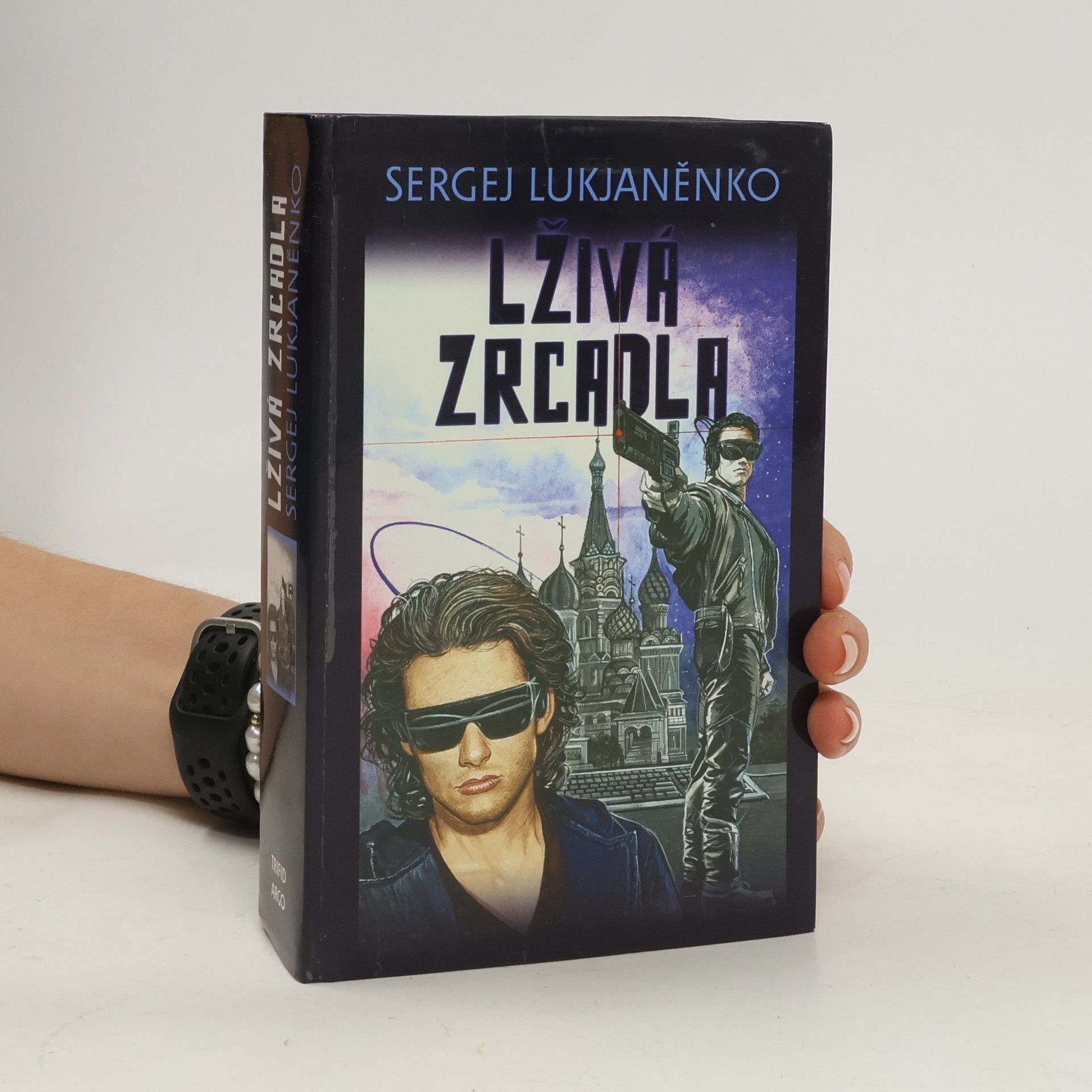 Sergej Vasiljevič Lukjaněnko Lživá zrcadla. Průzračné vitráže