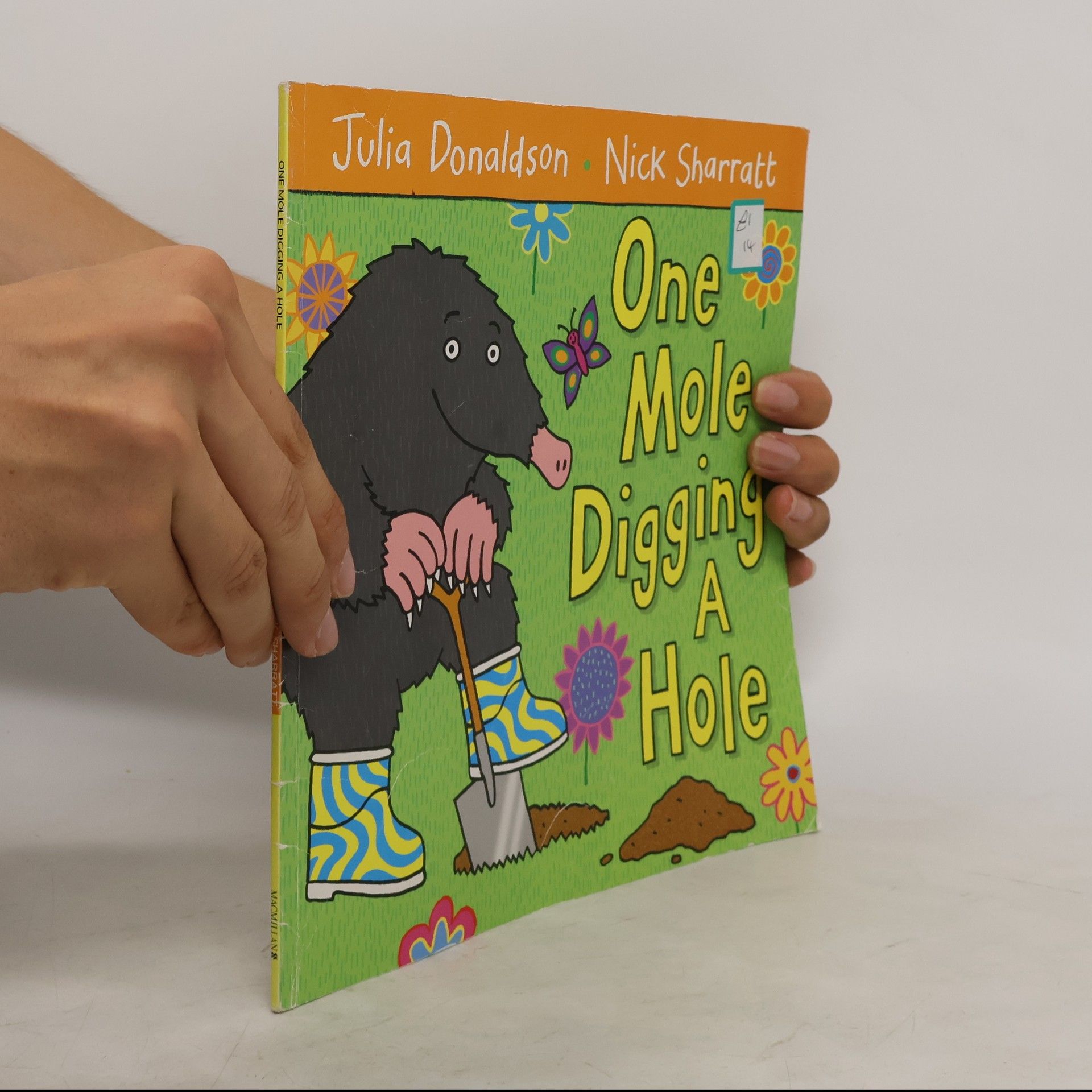 Julia Donaldson One mole digging a hole
