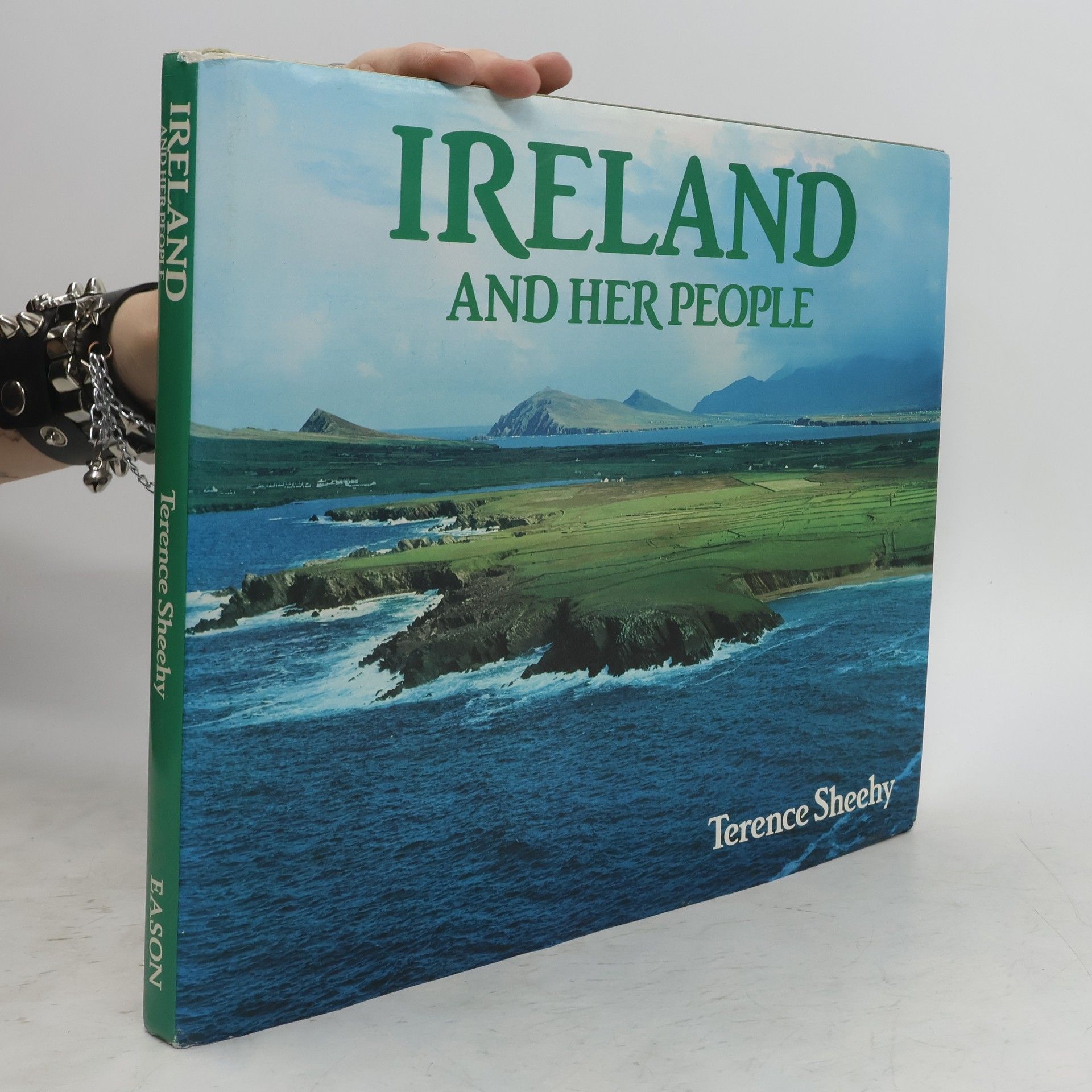 Terence J. Sheehy Ireland and Her People