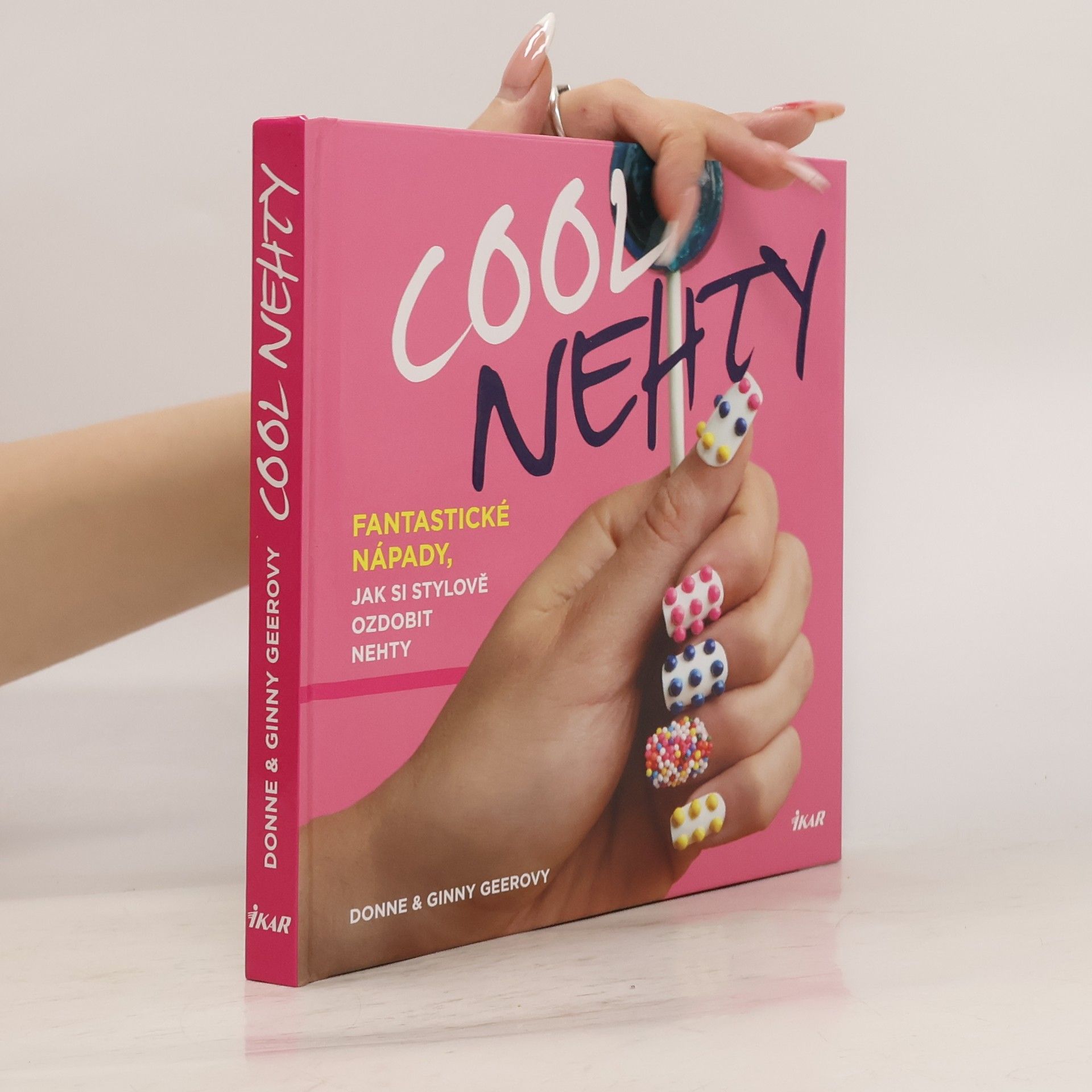 Donne Geer Cool nehty. Fantastické nápady, jak si stylově ozdobit nehty
