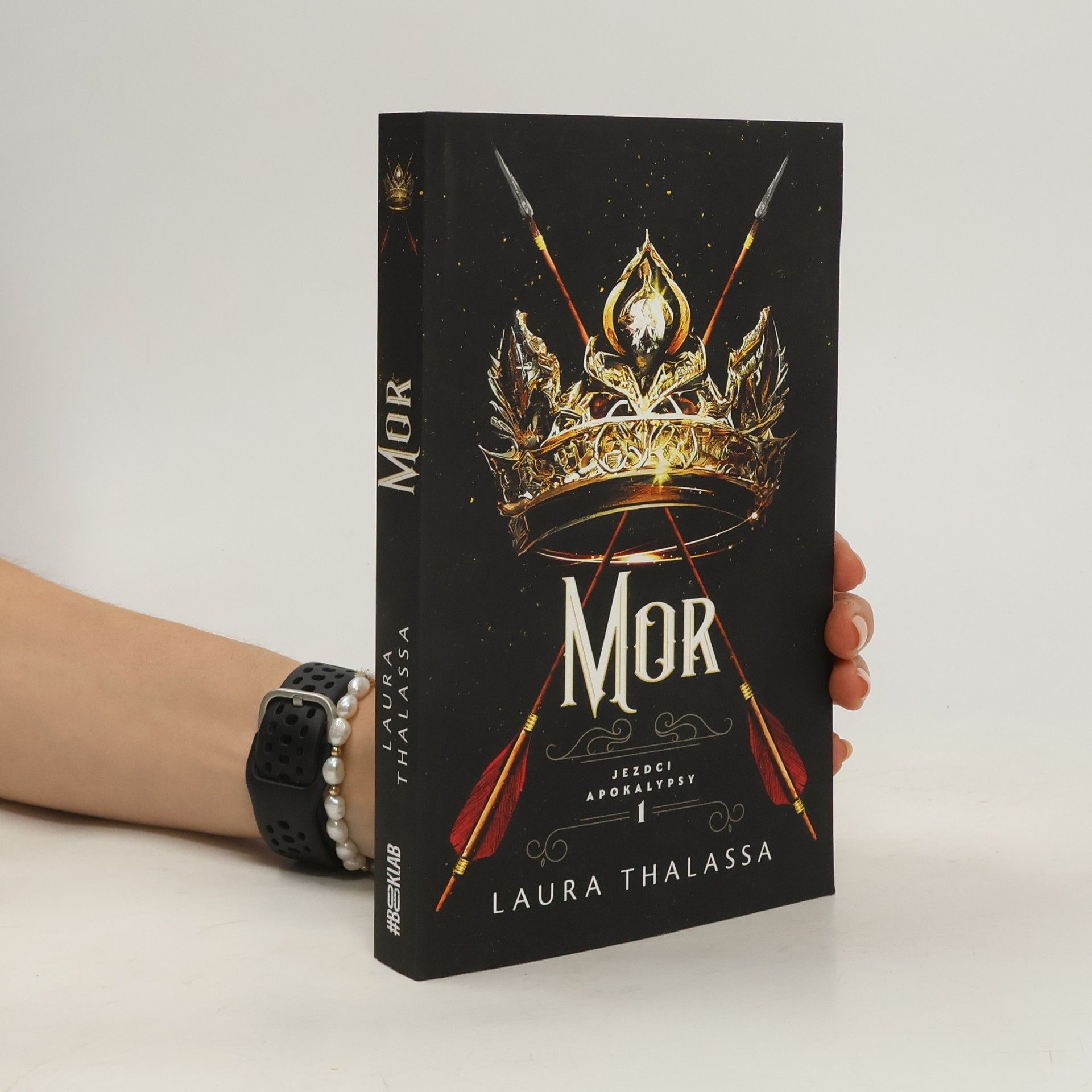 Laura Thalassa Mor