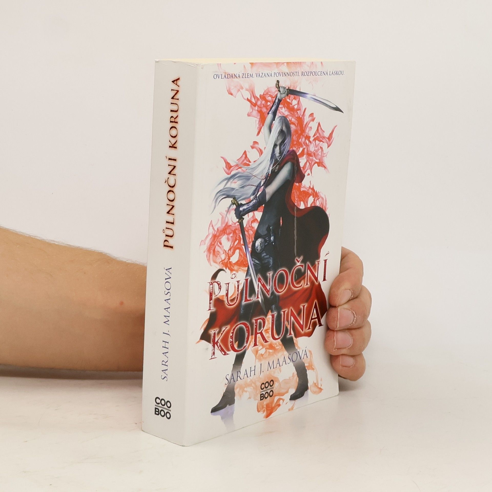 Sarah J. Maas Půlnoční koruna