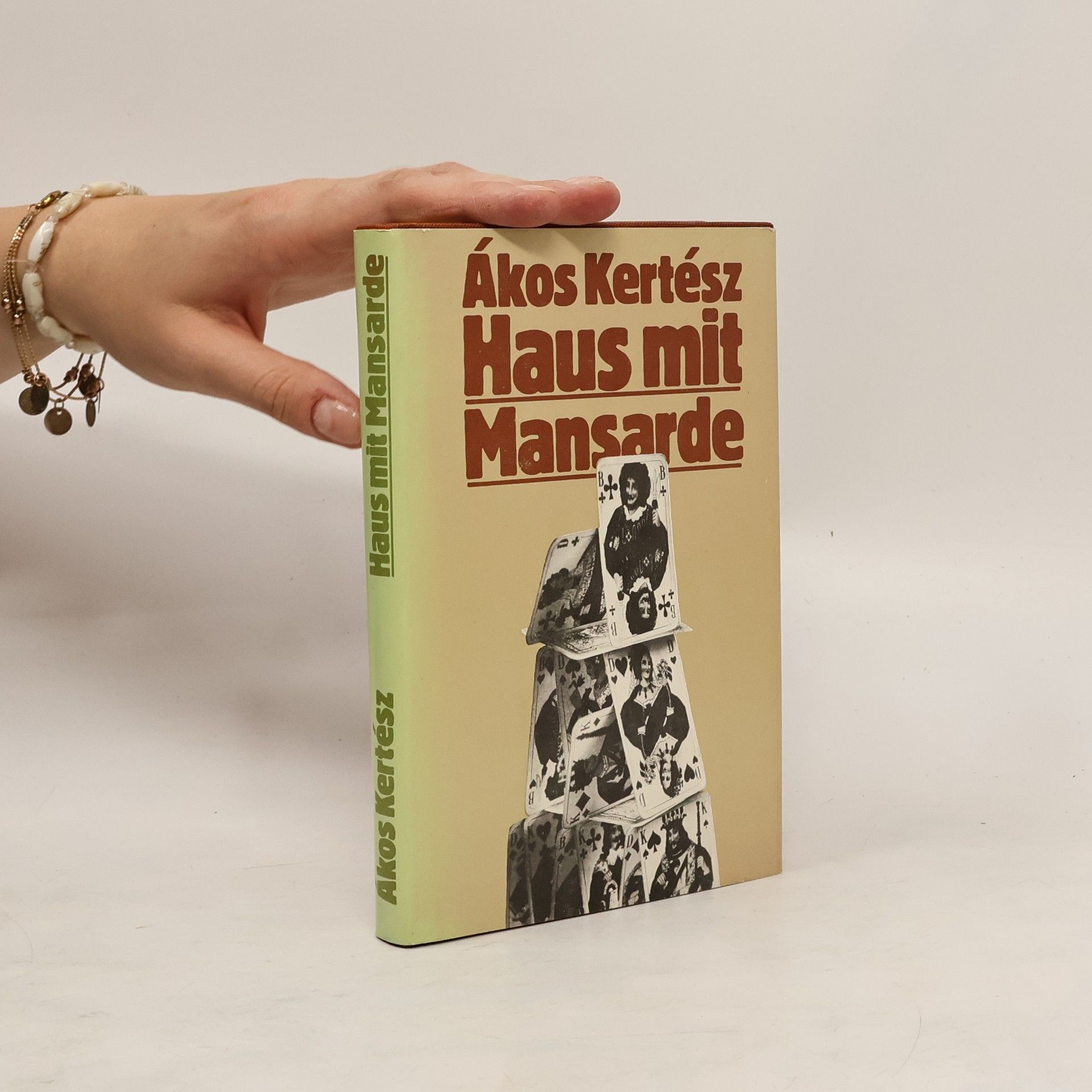 Ákos Kertész Haus mit Mansarde