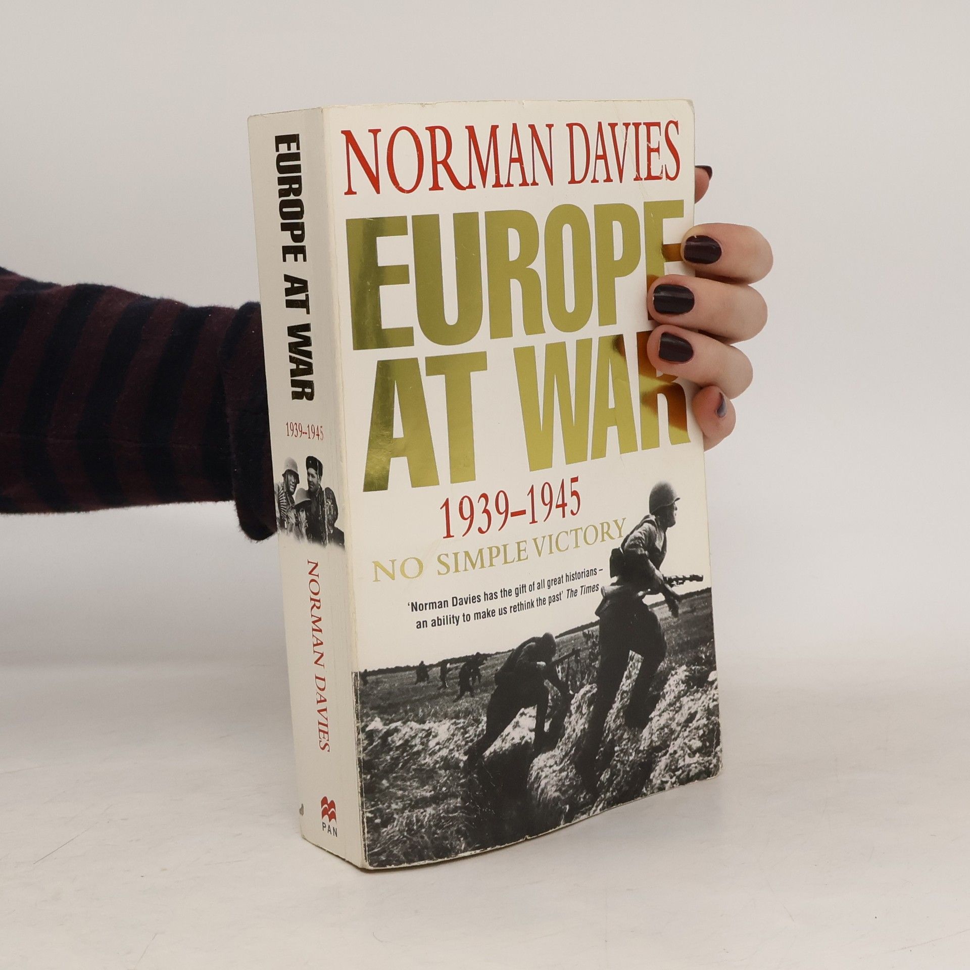 Norman Davies Europe at war 1939-1945. No simple victory
