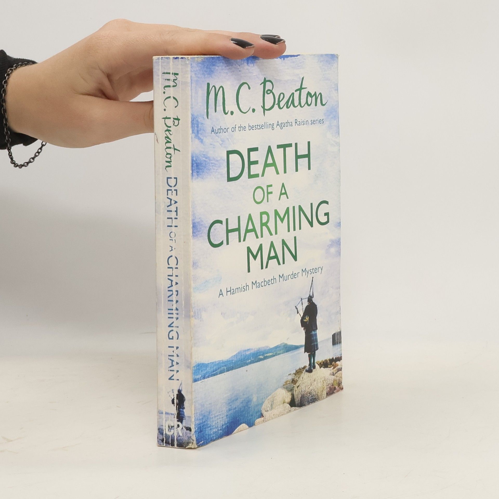 M. C. Beaton Death of a Charming Man