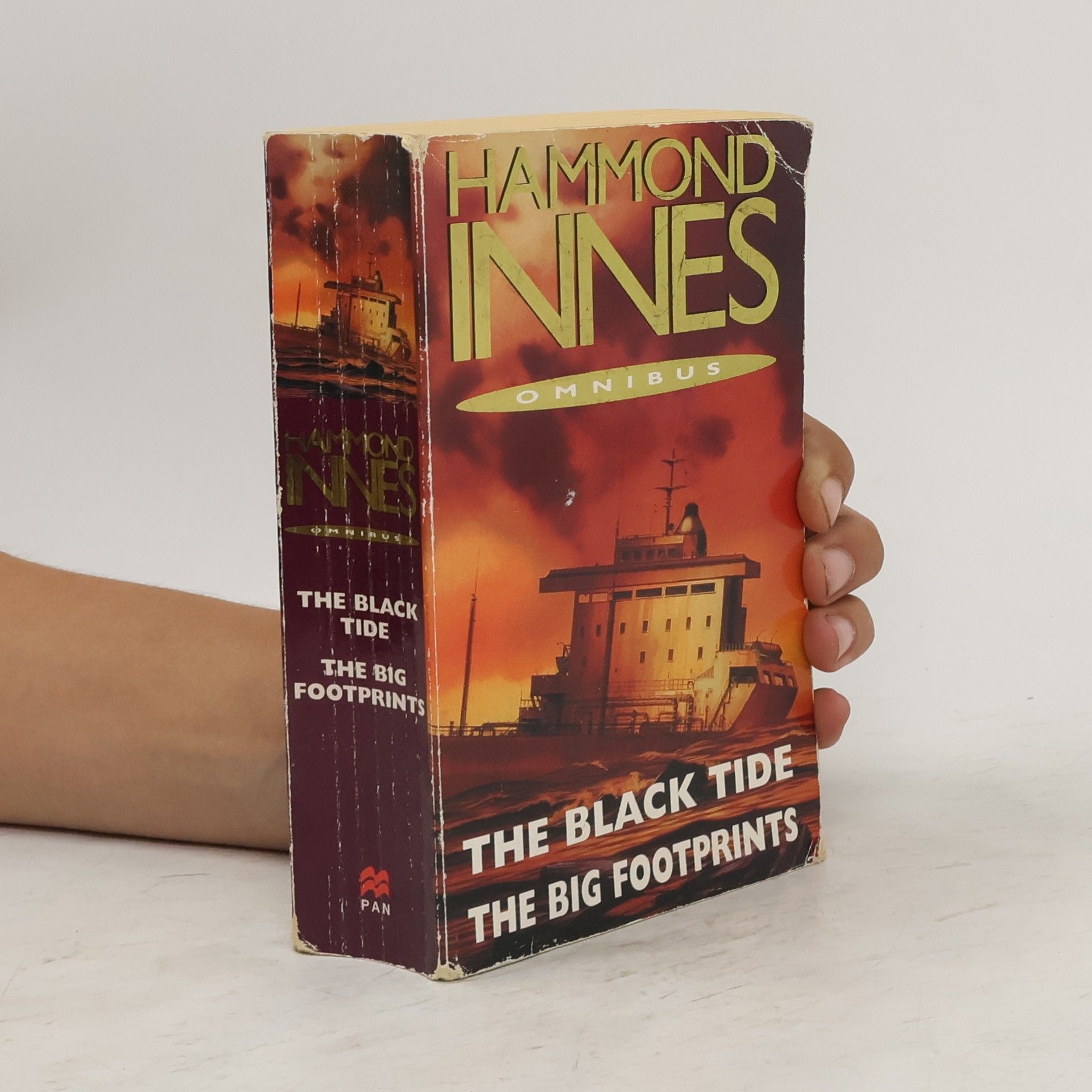 Hammond Innes The Black Tide and the Big Footprints