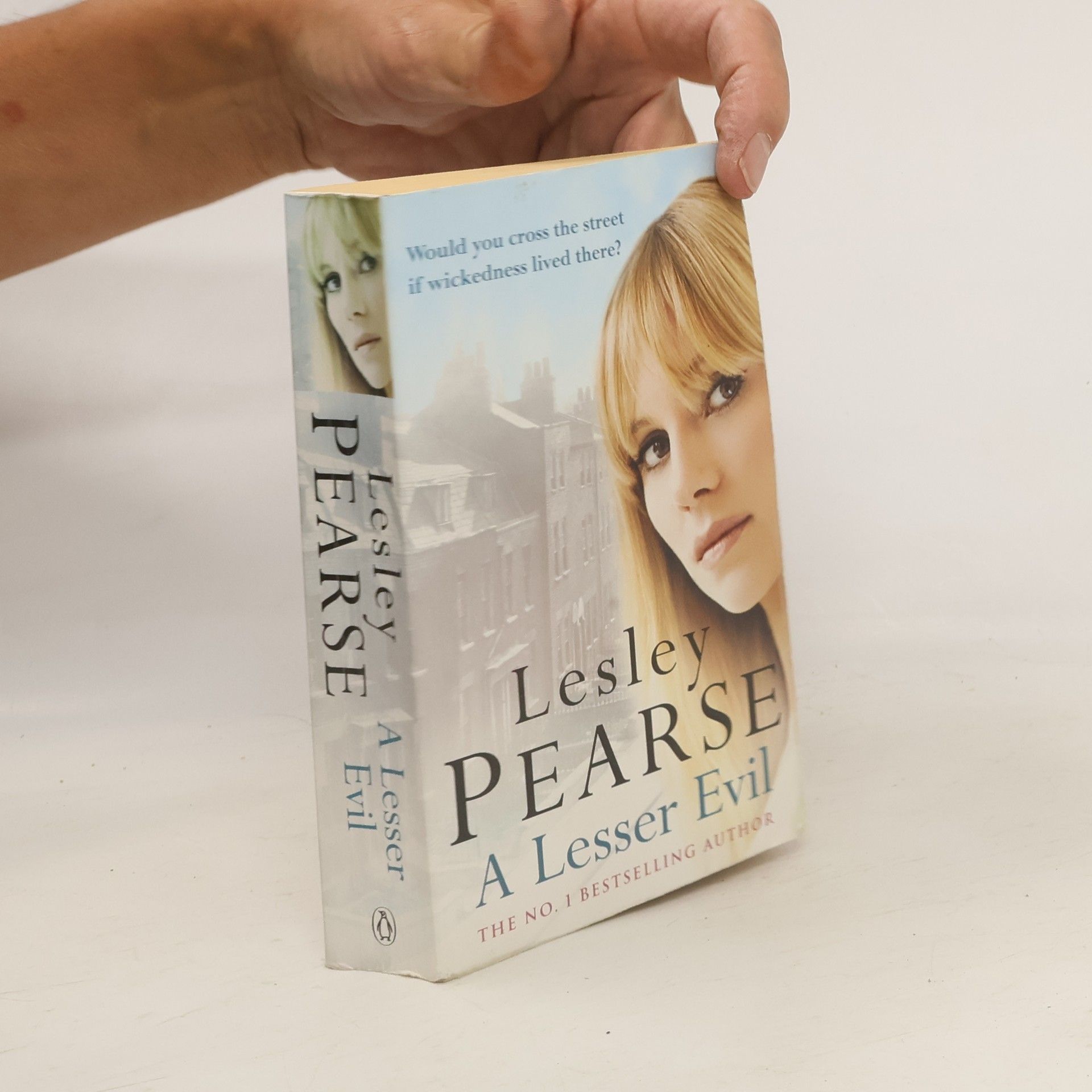 Lesley Pearse A Lesser Evil