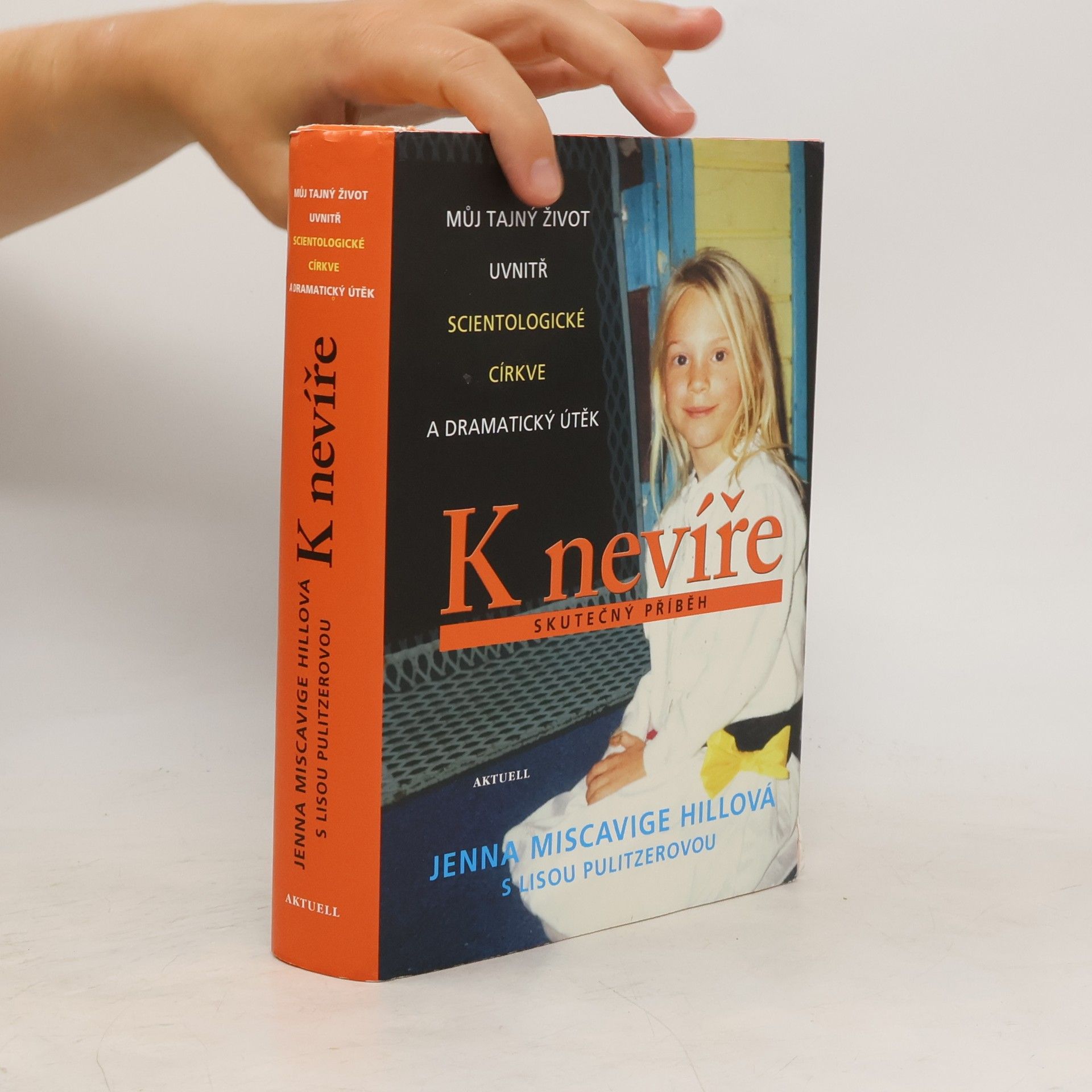 Jenna Miscavige Hill K nevíře - Můj tajný život uvnitř scientologické církve a dramatický útěk