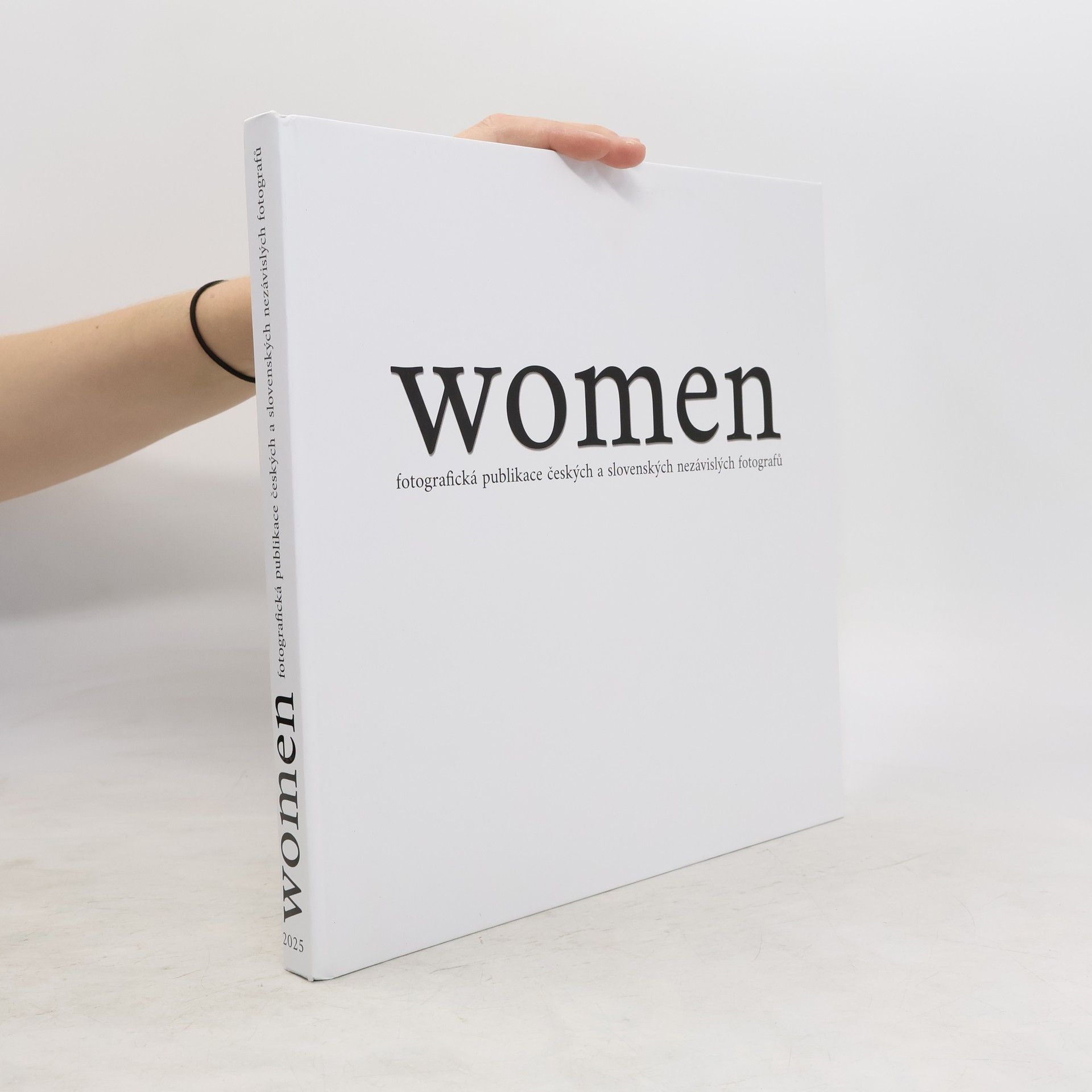 Kolektív autorov Women fotografická publikace českých a slovenských nezávislých fotografů