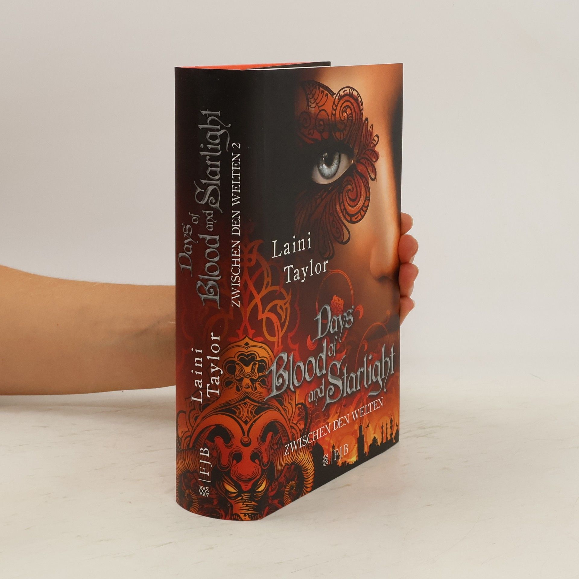 Laini Taylorová Zwischen den Welten - Days of Blood and Starlight