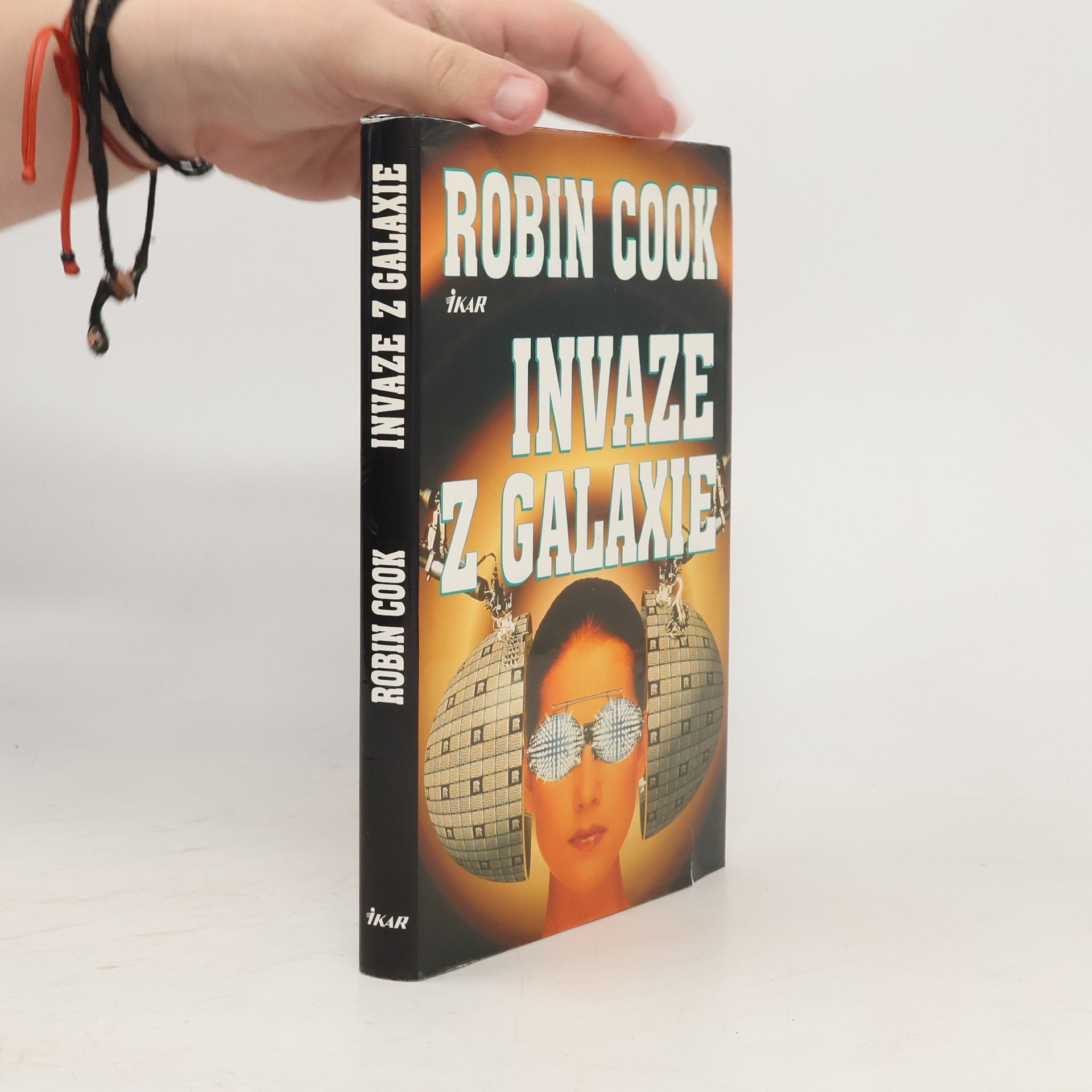 Robin Cook Invaze z galaxie