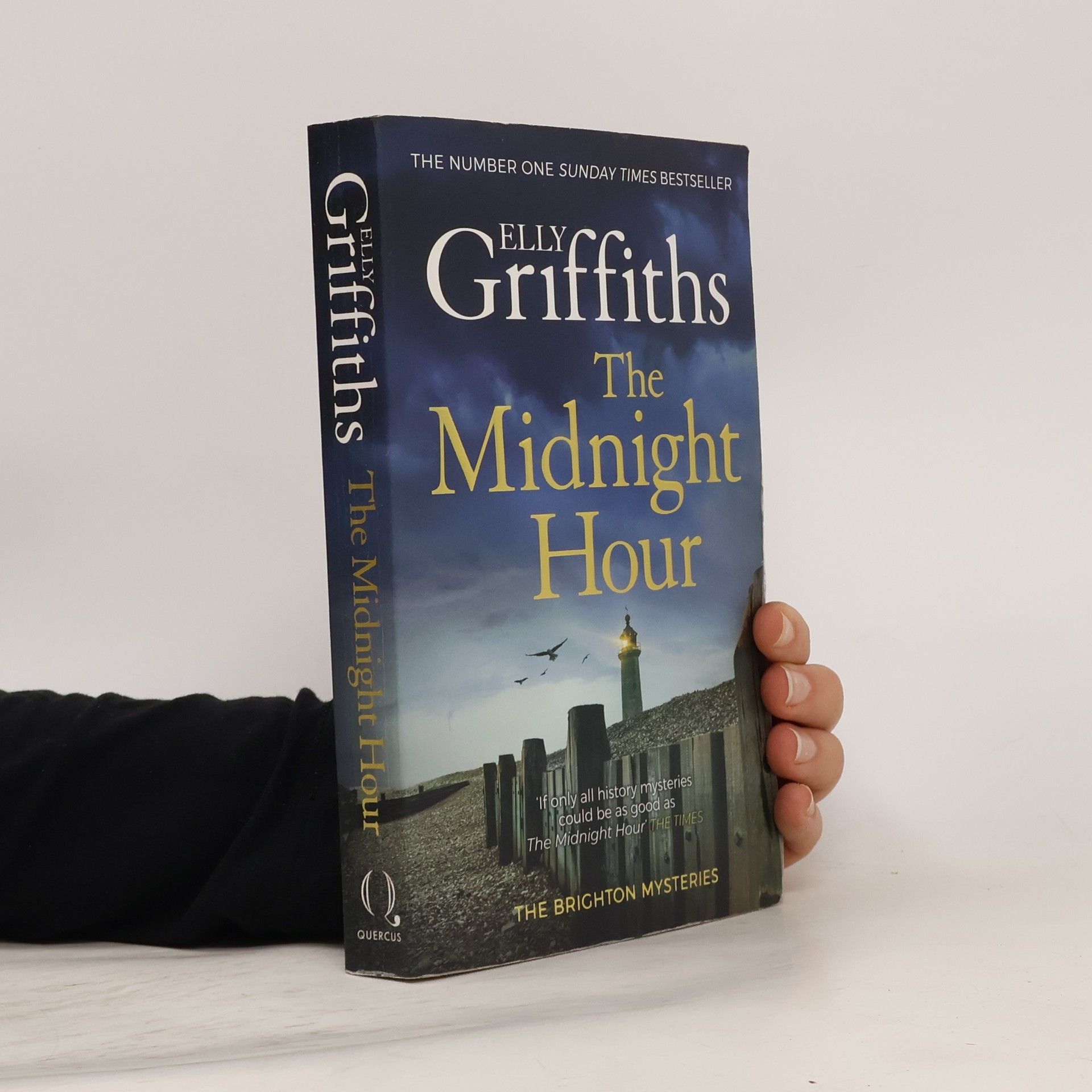 Elly Griffiths The midnight hour