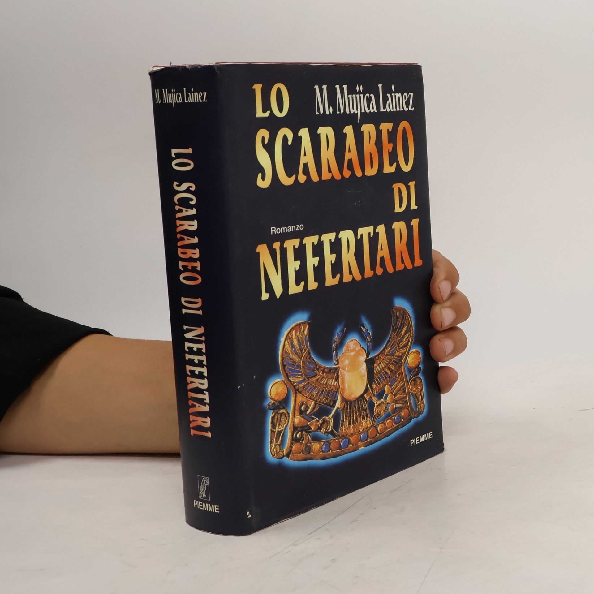 Manuel Mujica Láinez Lo scarabeo di Nefertari