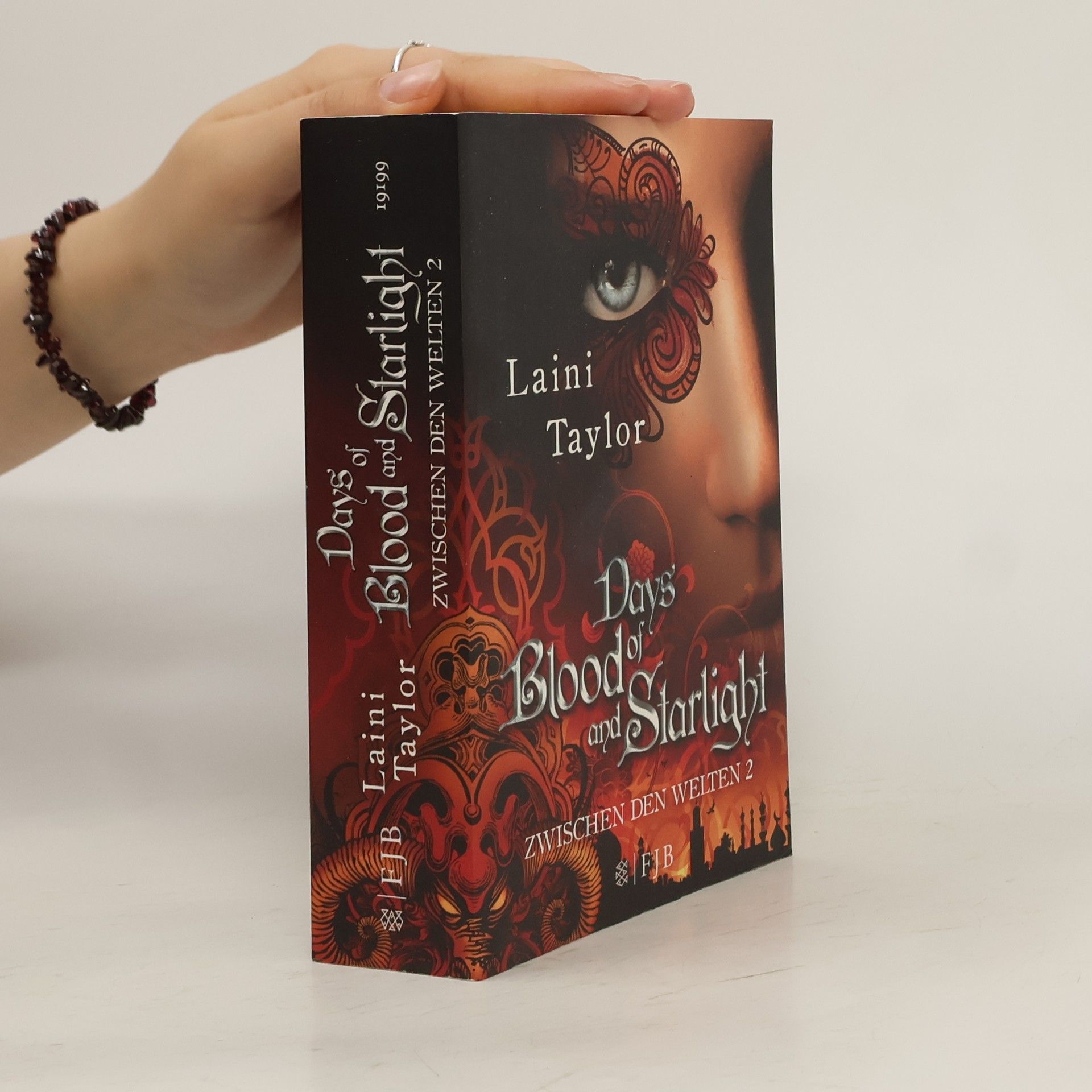 Laini Taylor Days of Blood and Starlight