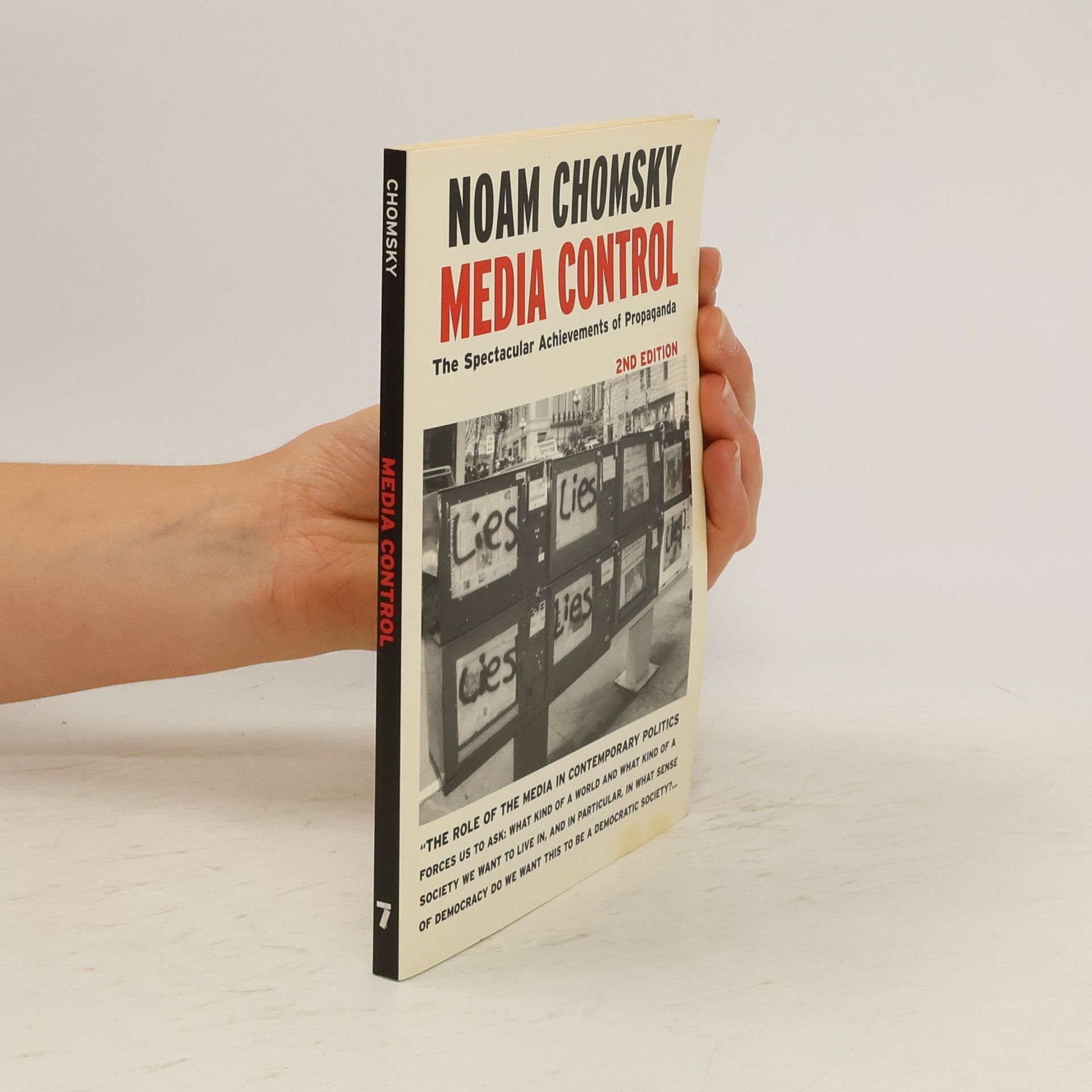 Noam Chomsky Media control : the spectacular achievements of propaganda