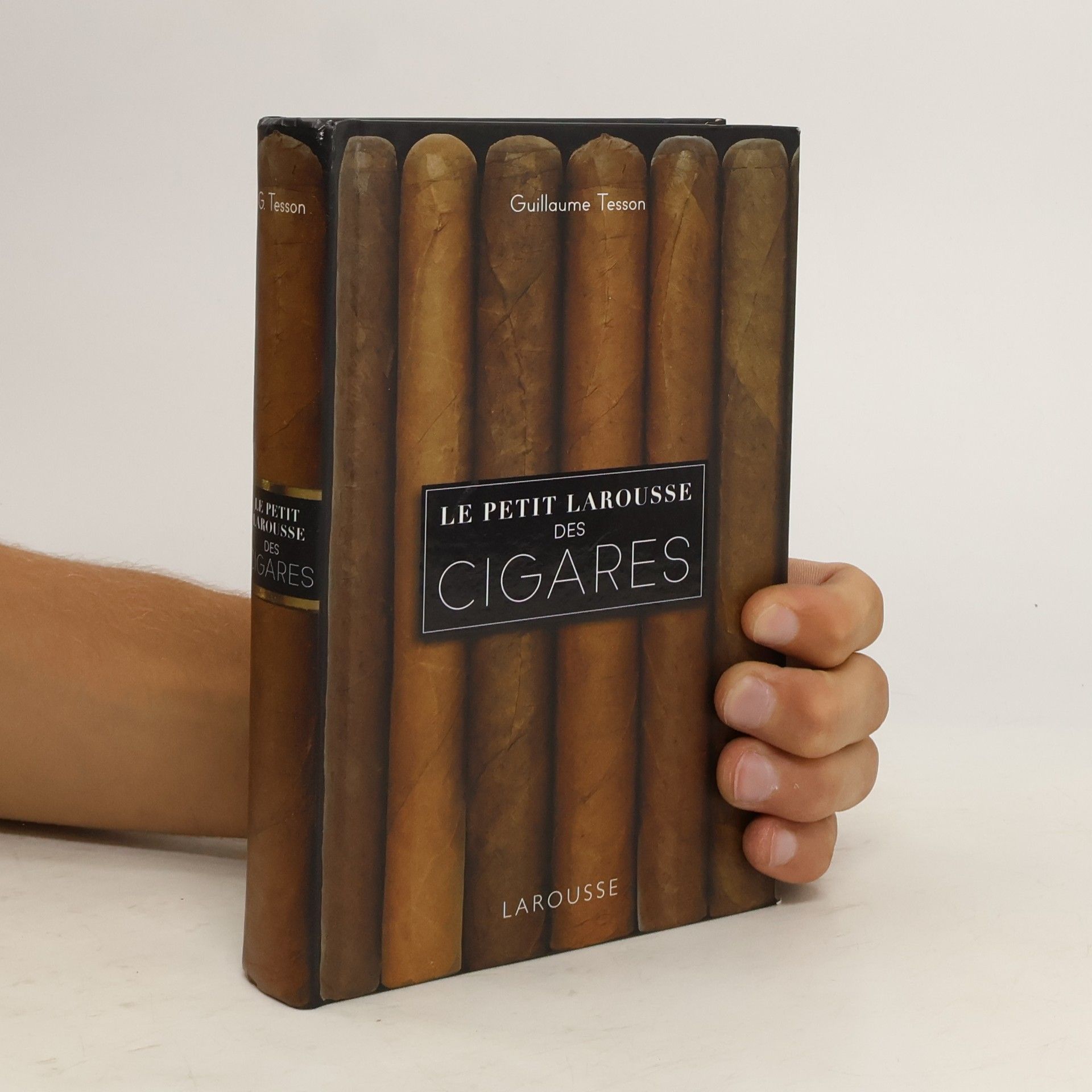 Guillaume Tesson Le petit Larousse des cigares