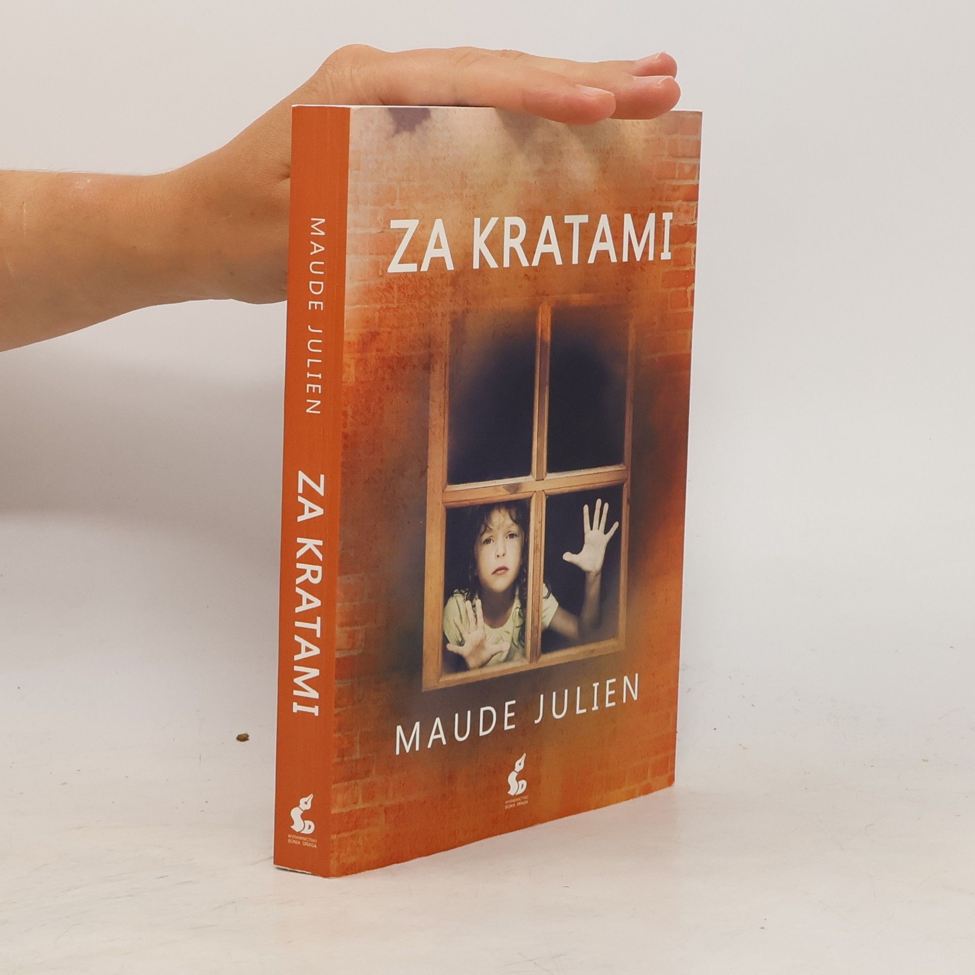 Maude Julien Za kratami