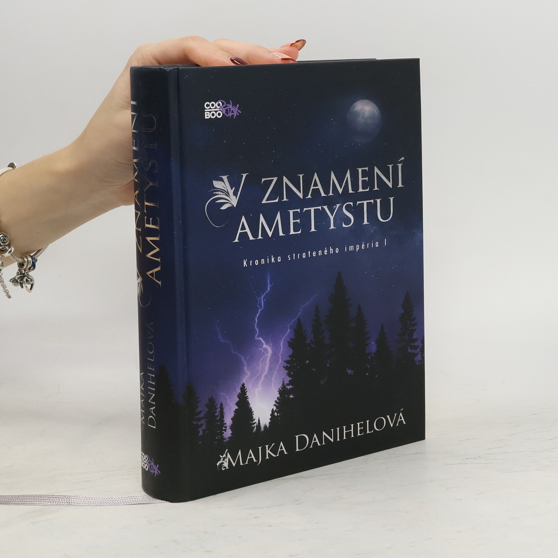 Danihelová Majka V znamení ametystu