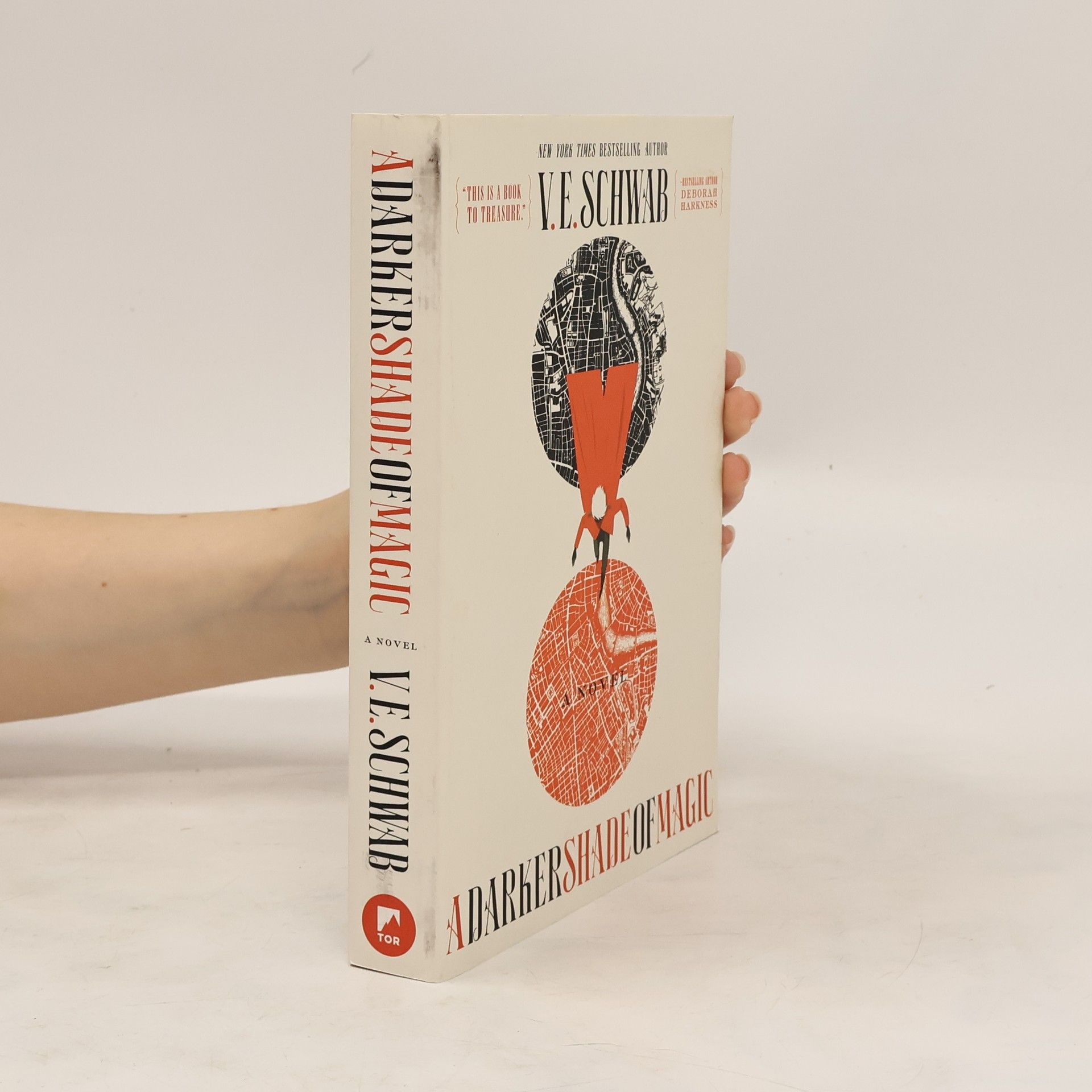 Victoria Schwab Darker Shade of Magic