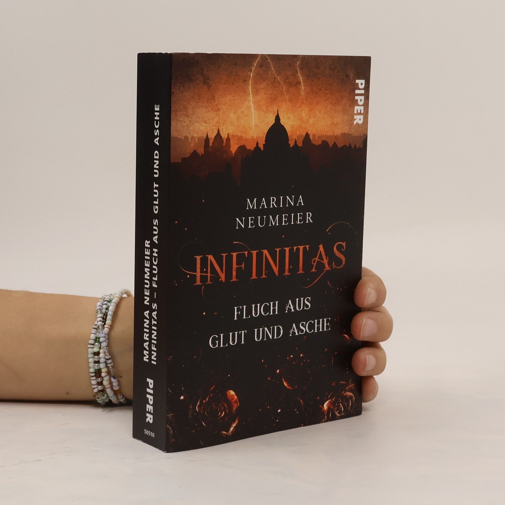 Marina Neumeier Infinitas – Fluch aus Glut und Asche