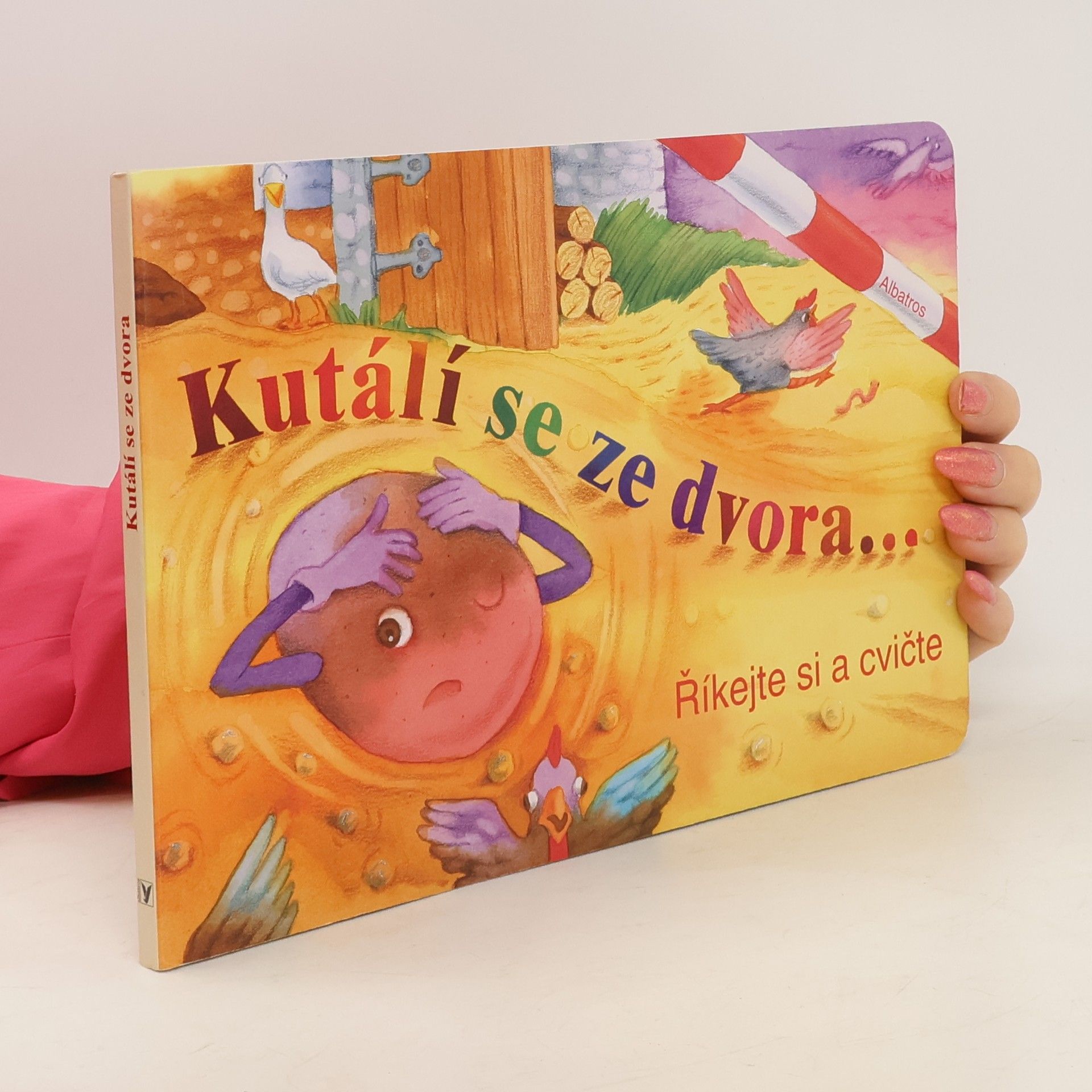 Darina Krygiel Kutálí se ze dvora