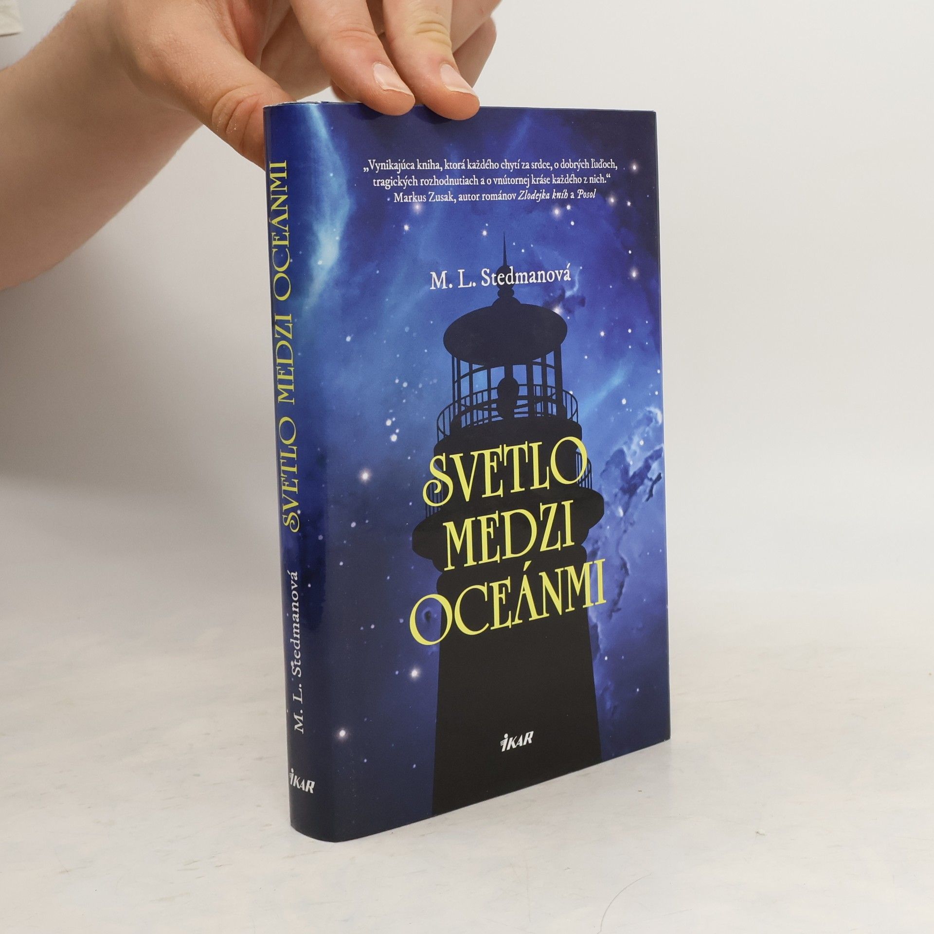 M. L. Stedman Svetlo medzi oceánmi