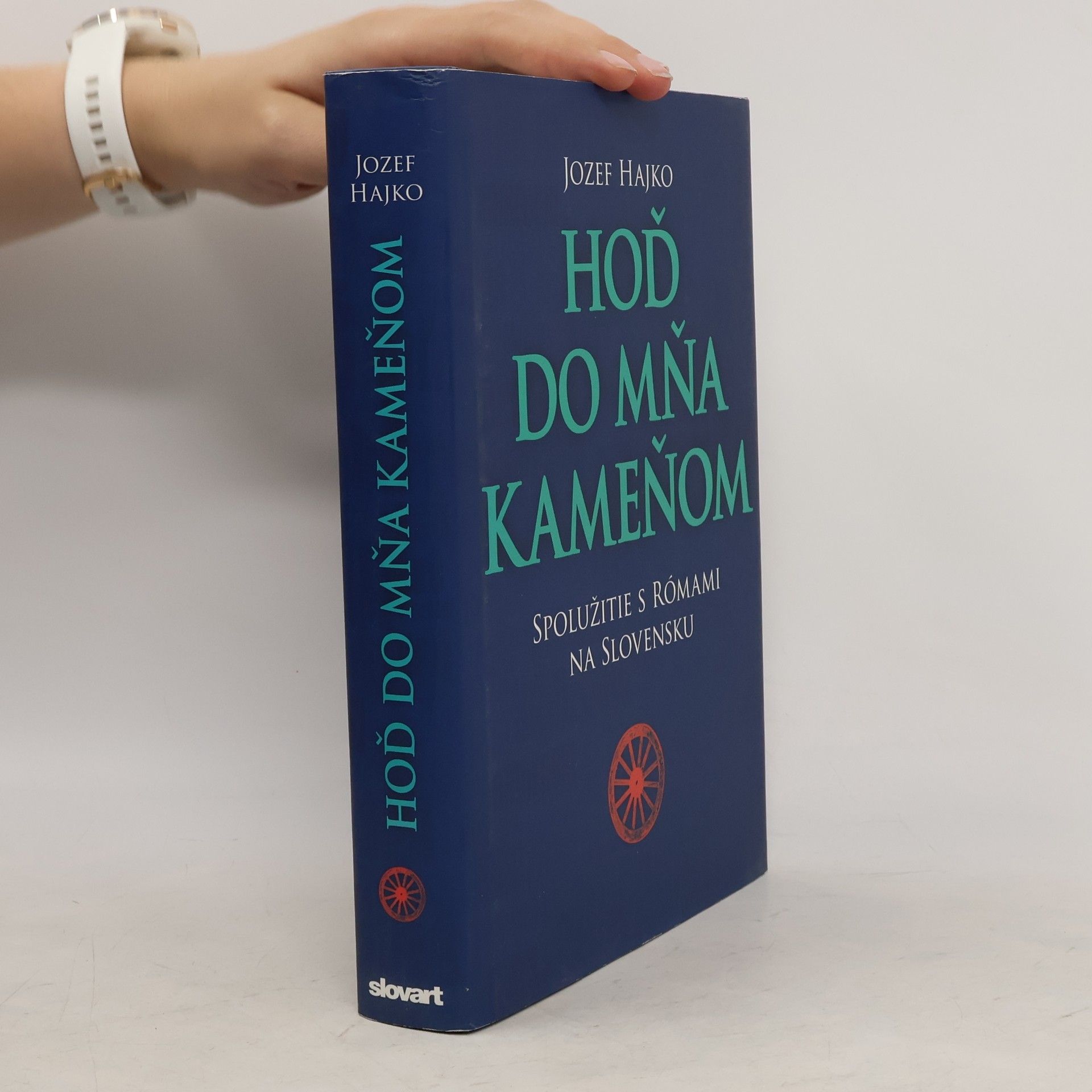 Jozef Hajko Hoď do mňa kameňom – Spolužitie s Rómami na Slovensku