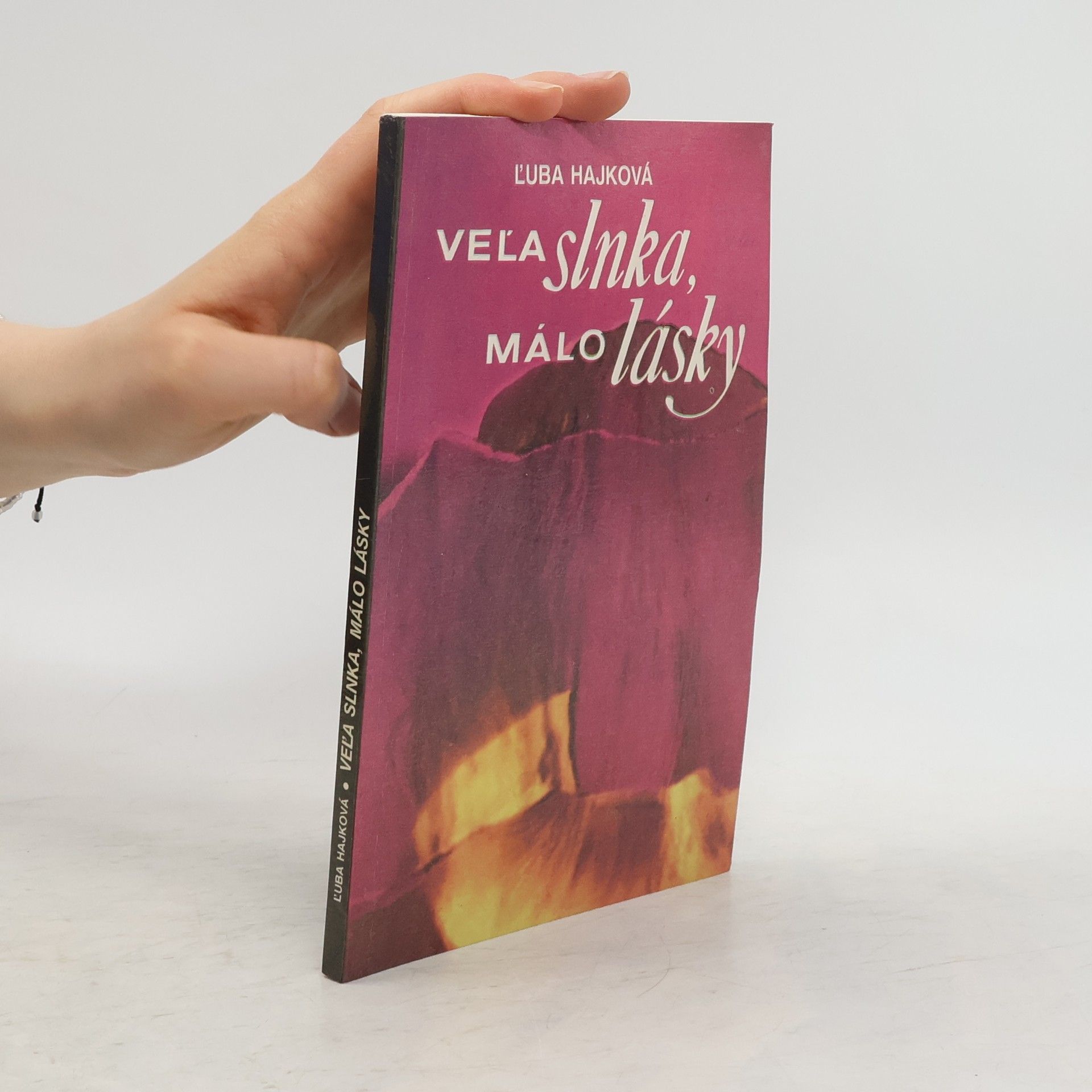 Ľuba Hajková Veľa slnka, málo lásky